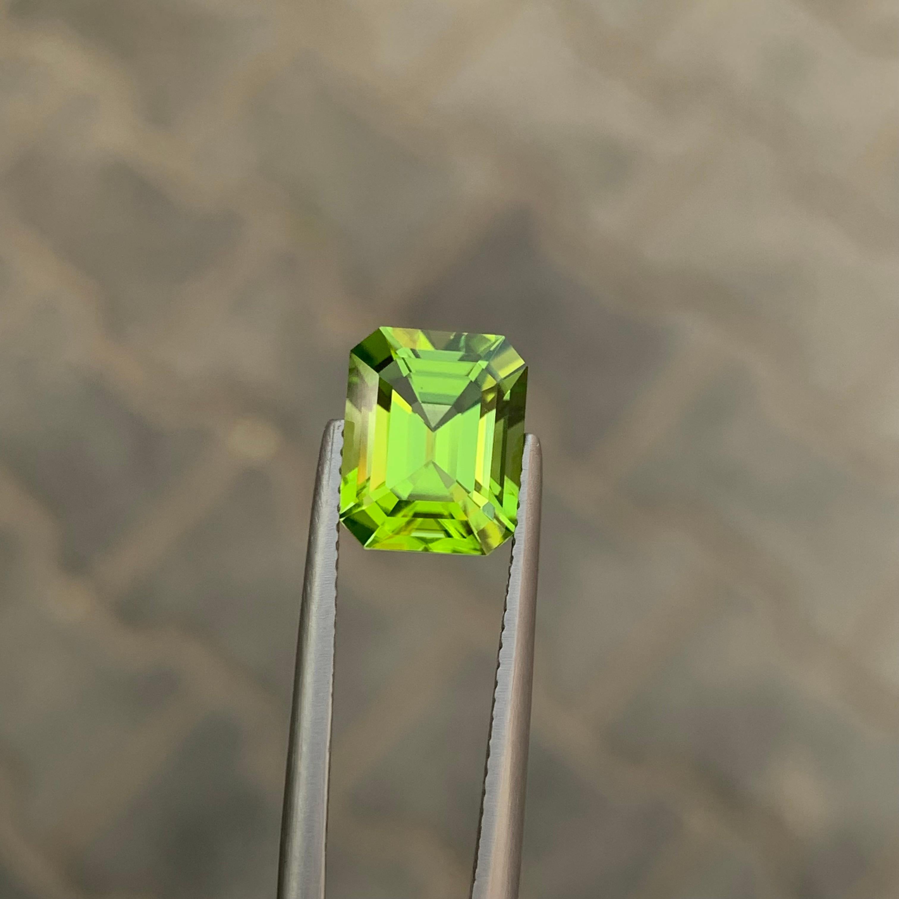 4.50 Carat Natural Loose Peridot Emerald Shape Gemstone in vendita 5