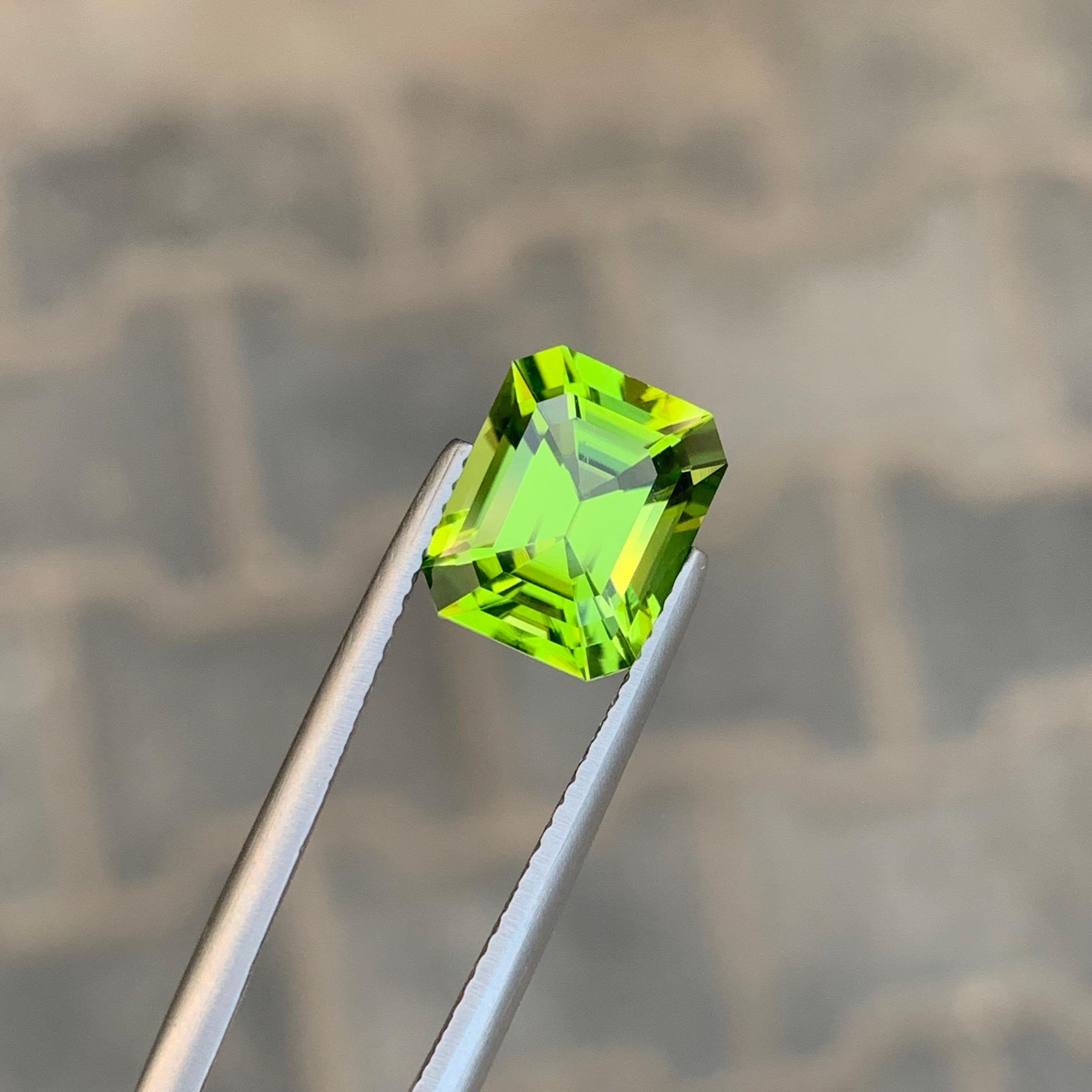 4.50 Carat Natural Loose Peridot Emerald Shape Gemstone in vendita 3