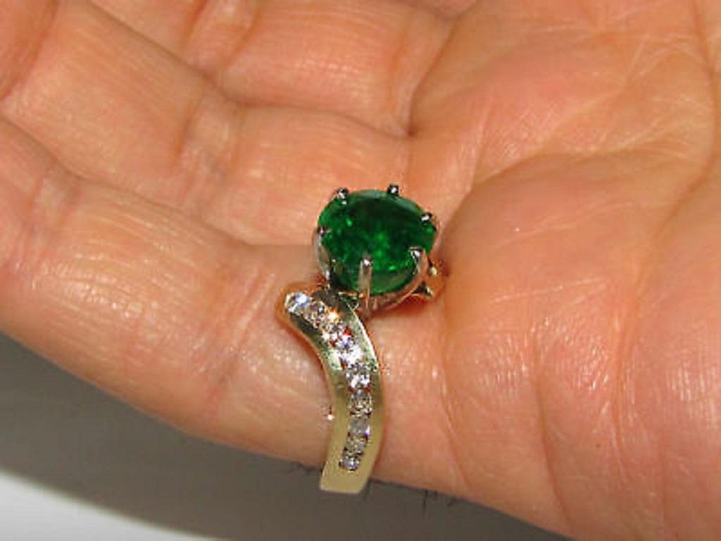 Women's or Men's 4.50 Carat Natural Round Emerald Diamond Cocktail A+ For Sale