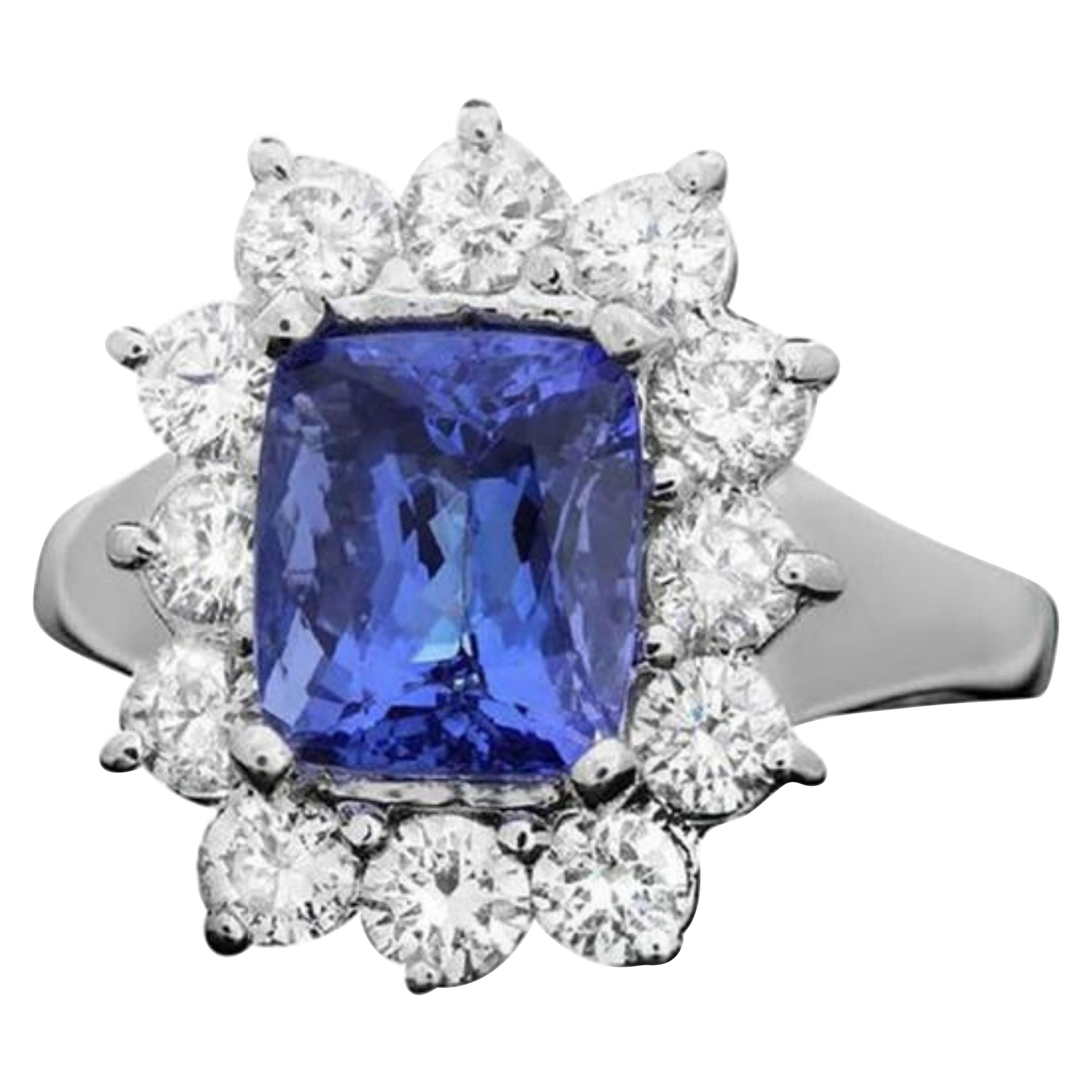4.50 Carat Natural Very Nice Looking Tanzanite and Diamond 14 Karat Solid Gold For Sale