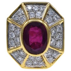 Bague en rubis ovale et diamants de 4,50 carats