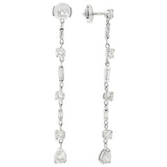 Boucles d'oreilles en or blanc 18 carats avec diamants taille poire, ronde et baguette de 4,50 carats