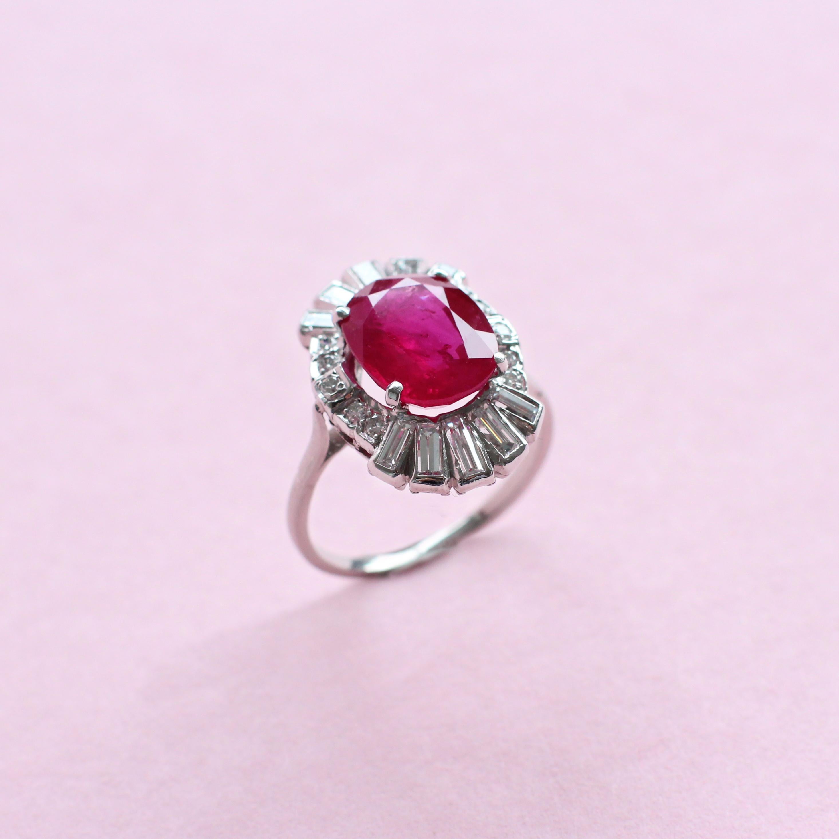 Art Deco 4.50 Carat Red Ruby and Baguette Diamond Ring For Sale