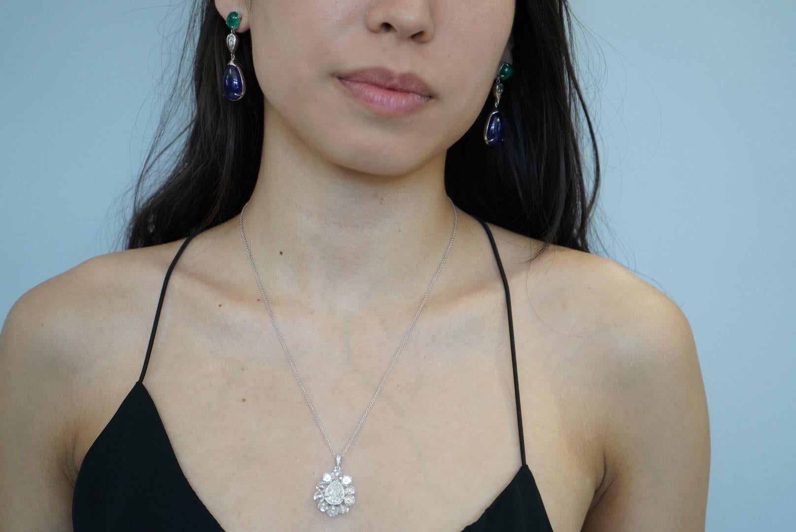 4.50 Carat Rose Cut and 2.40 Carat Pear Shaped Diamond 18K Gold Pendant For Sale 1