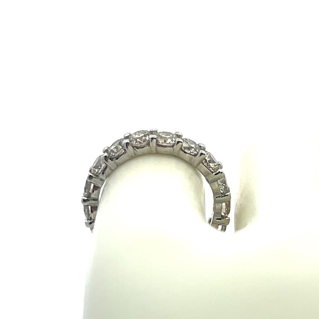 Titre :
Bague d'éternité en platine avec diamants ronds brillants de 4,50 carats I SI
Le style :
Bande d'éternité
Métal :
Platine
Pierre précieuse 1 :
Diamant de 4,5 carats
Nombre de pierres :
17
Couleur :
I
La clarté :
SI
Forme :
Brillant