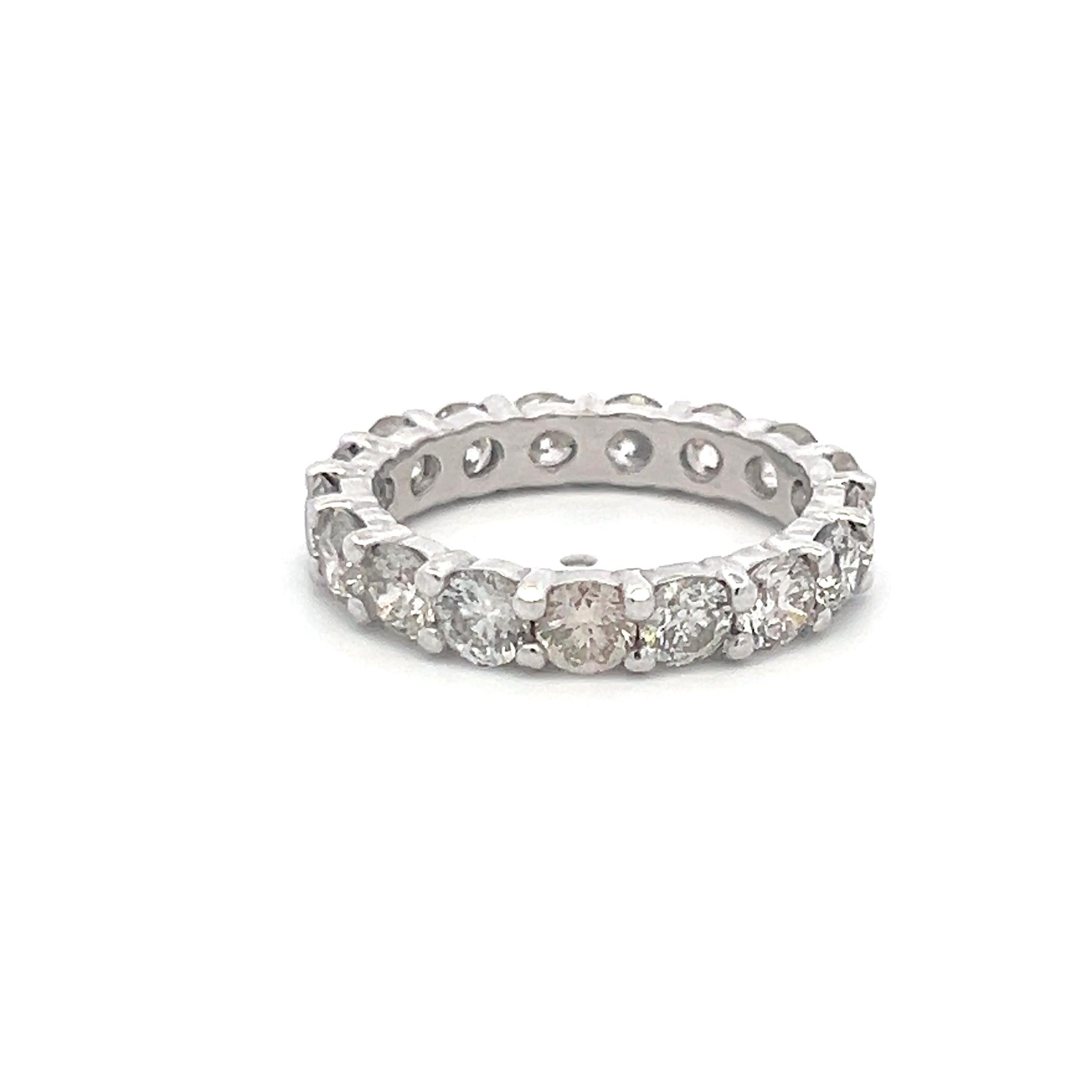 Taille brillant Bague d'éternité en platine avec diamants ronds brillants de 4,50 carats I SI en vente