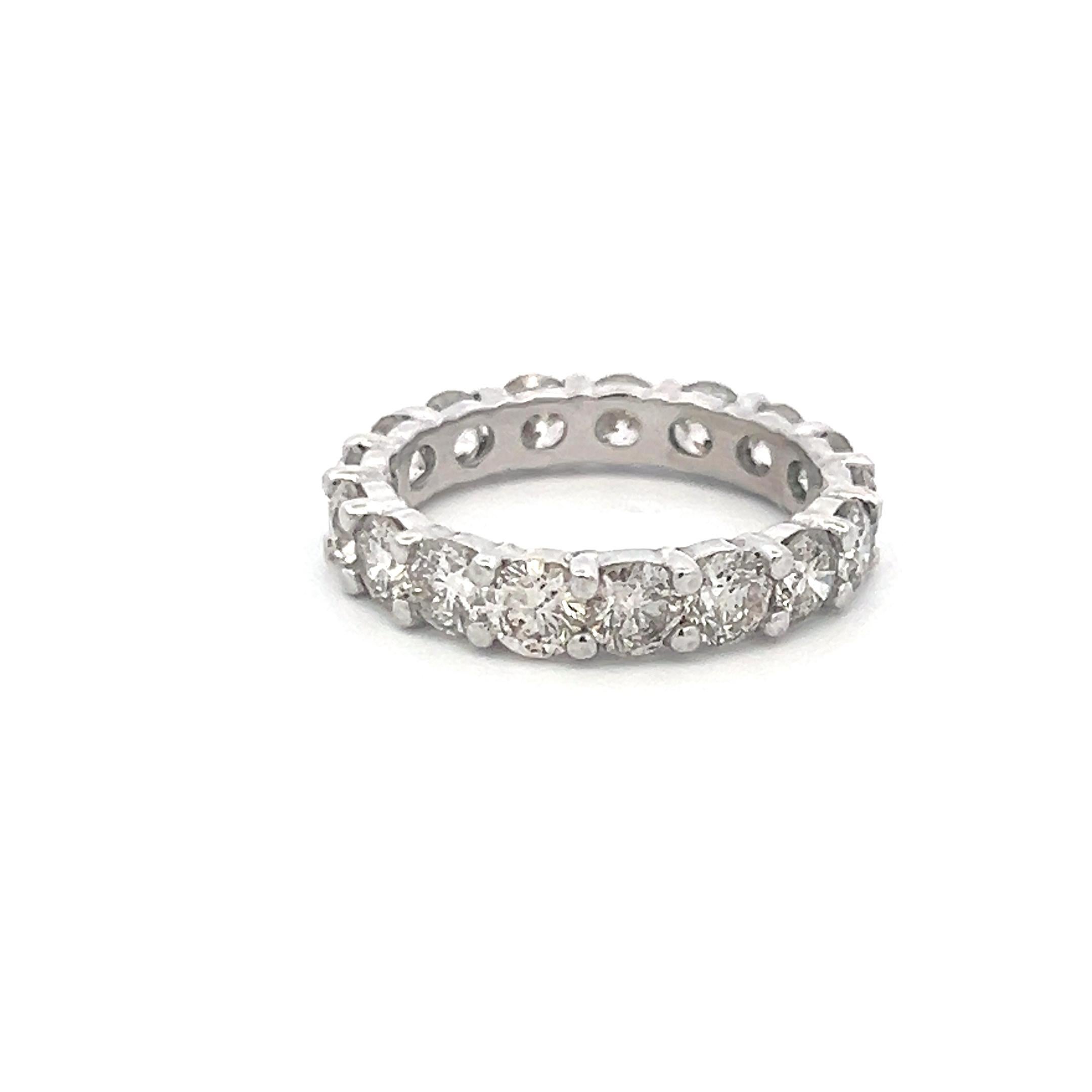 Bague d'éternité en platine avec diamants ronds brillants de 4,50 carats I SI Bon état - En vente à New York, NY