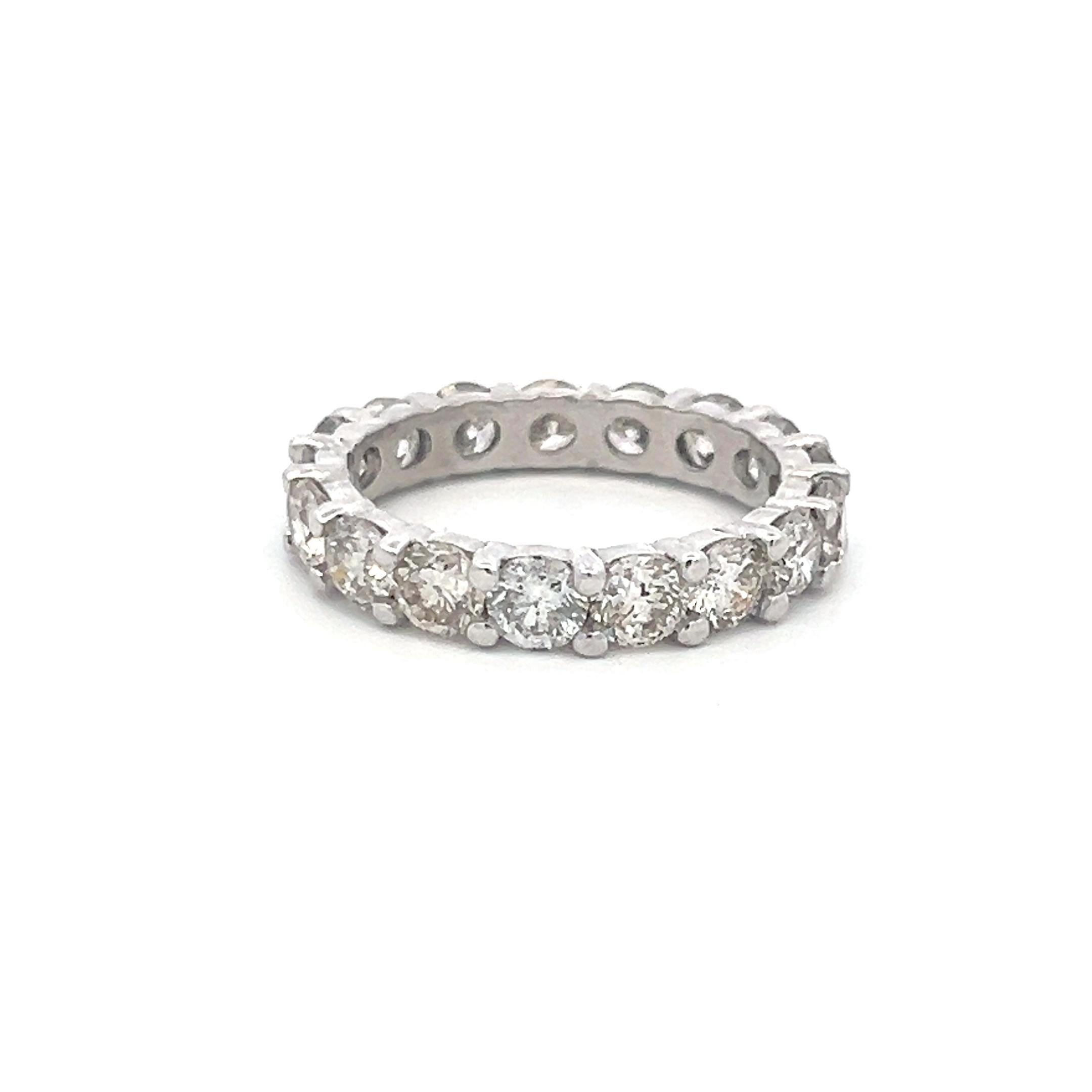 Bague d'éternité en platine avec diamants ronds brillants de 4,50 carats I SI Pour femmes en vente