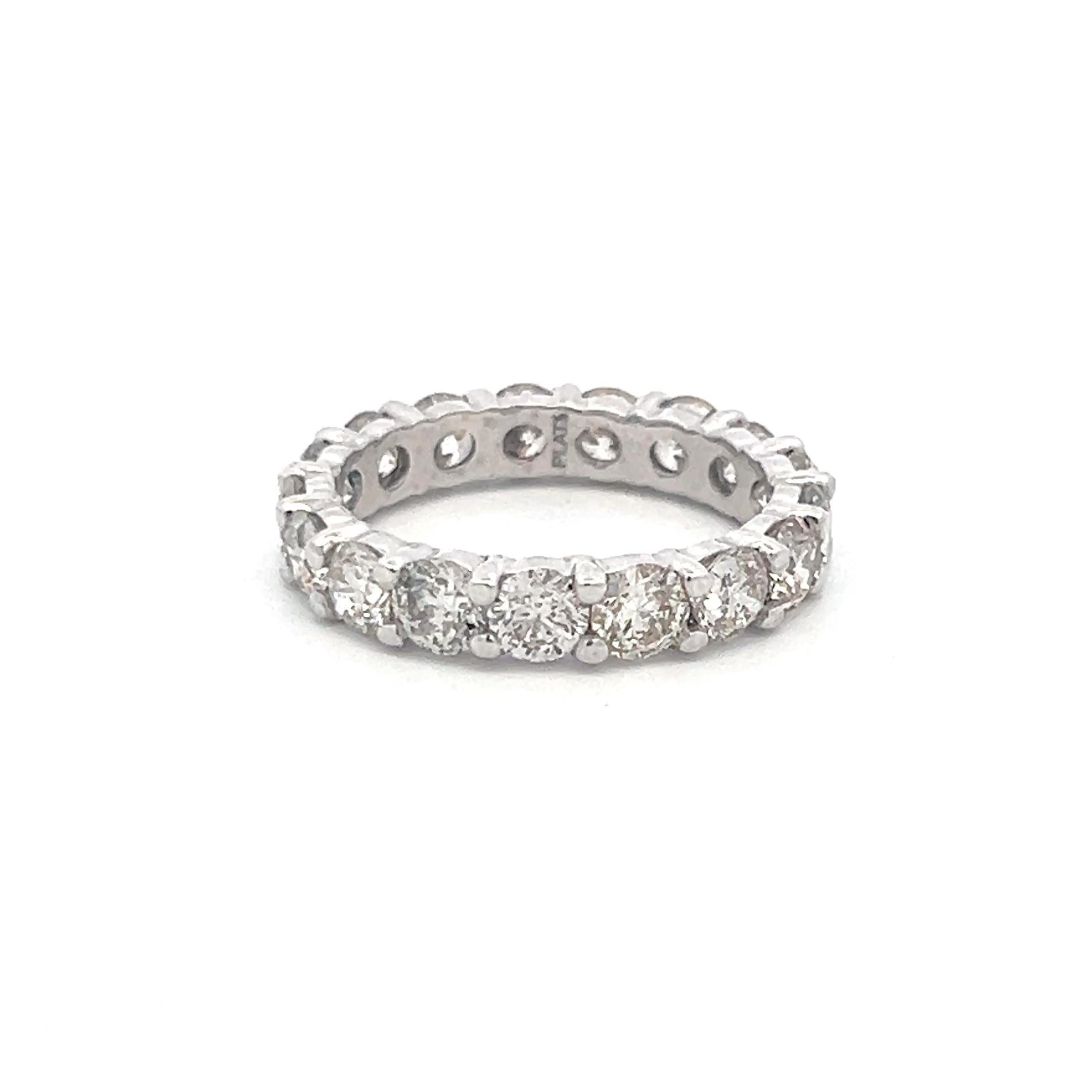 Bague d'éternité en platine avec diamants ronds brillants de 4,50 carats I SI en vente 1