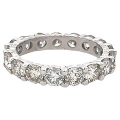 Anillo de eternidad de platino con diamante brillante redondo I SI de 4,50 quilates