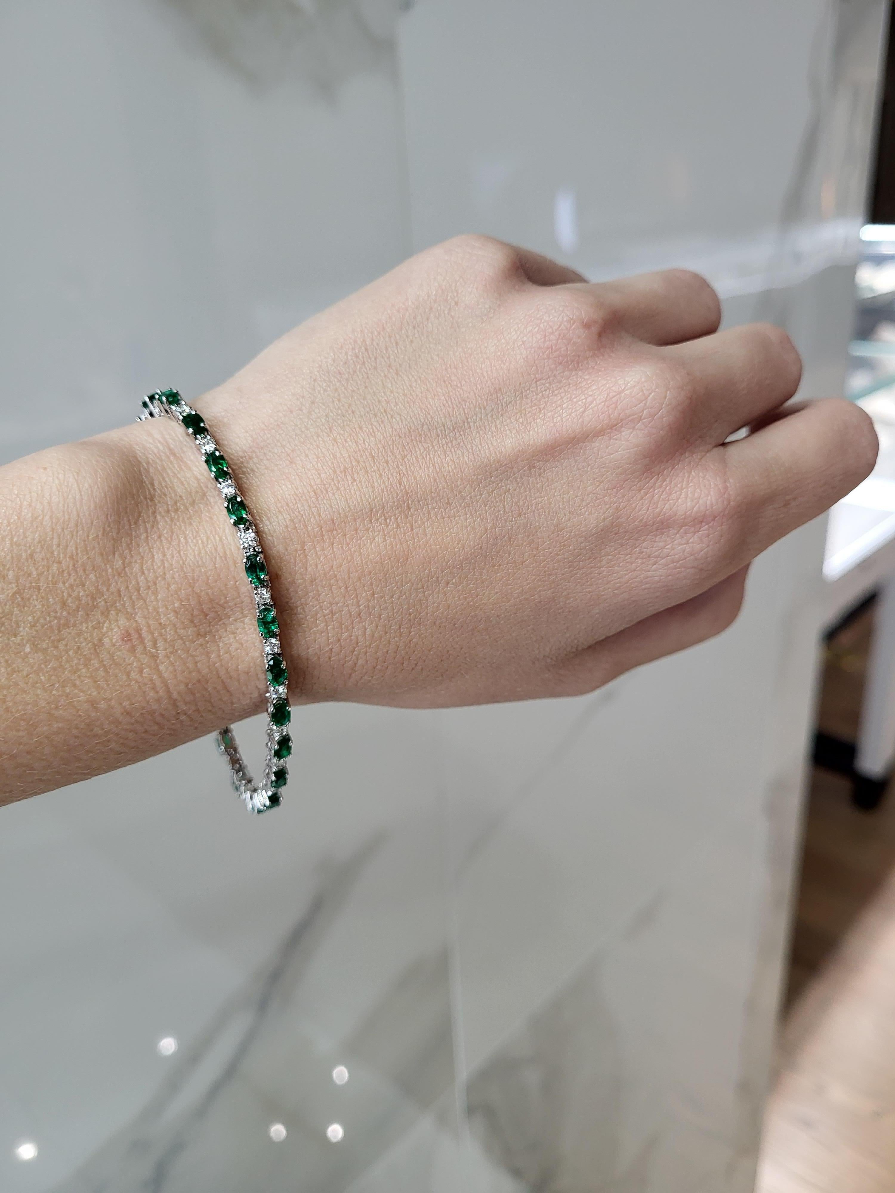4,50 Karat Gesamtgewicht Ovaler Smaragd & Runder Diamant Armband 5