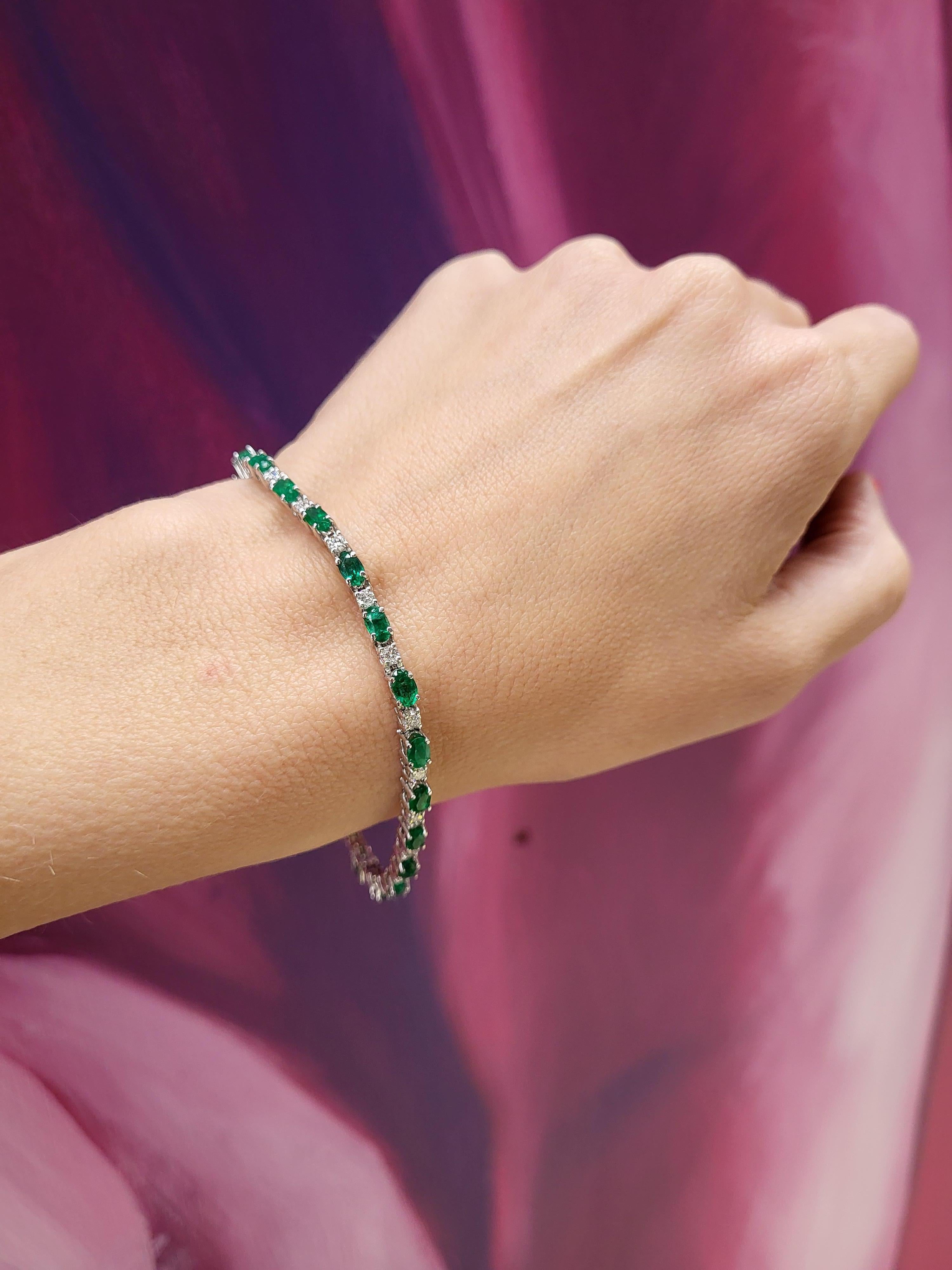 4,50 Karat Gesamtgewicht Ovaler Smaragd & Runder Diamant Armband 7