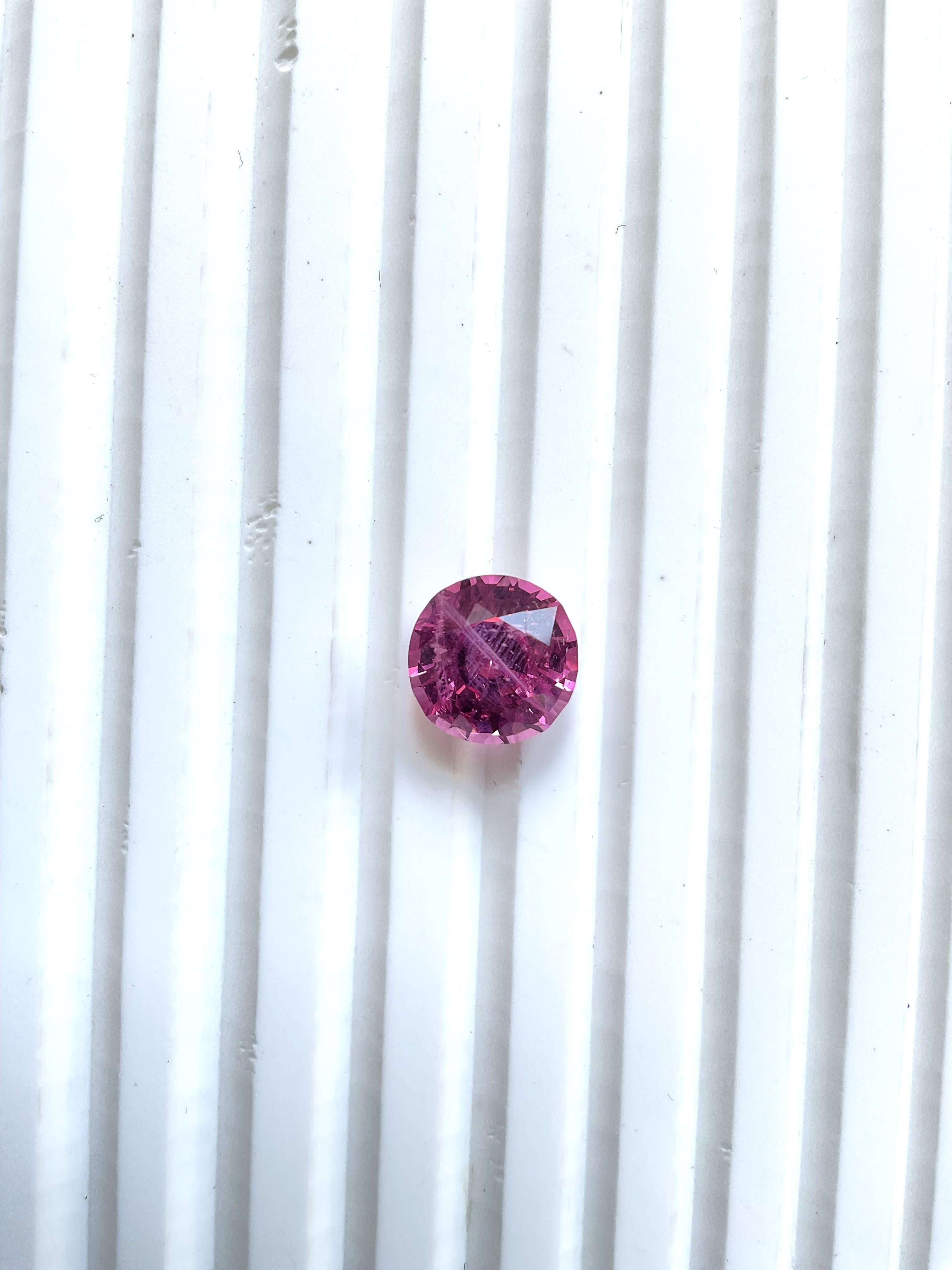 4.50 Carat Vietnam Spinel Round Cut stone for Fine Jewellery
1 pièce
Poids - 4,50 ct
Taille - 7x10 mm
Forme - Ronde