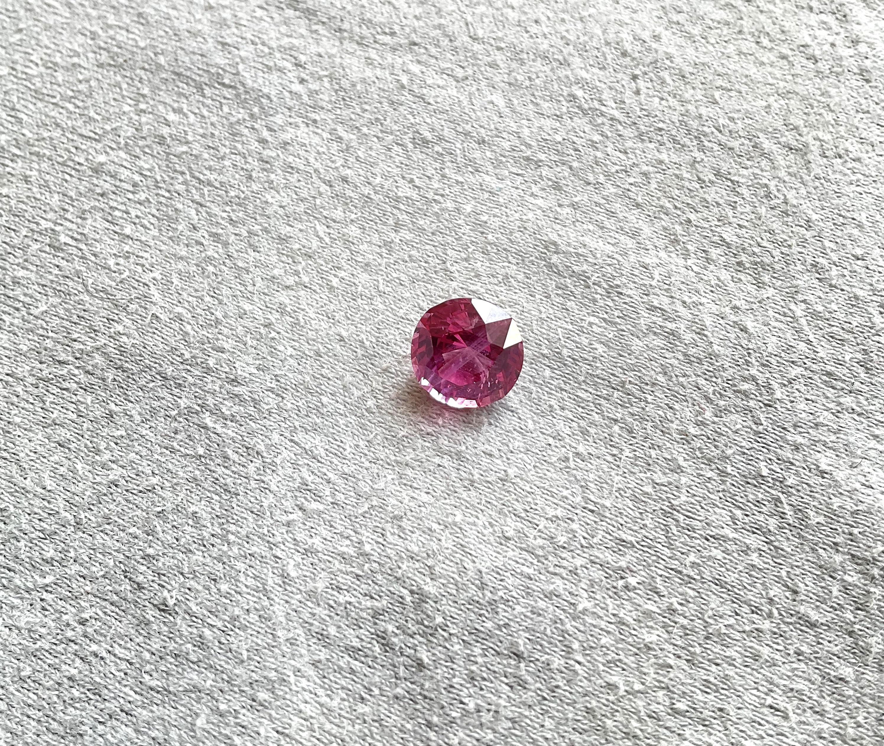 4.50 Carat Vietnam Spinel Round Cut Stone for Fine Jewellery Natural Gemstone In New Condition For Sale In Jaipur, RJ
