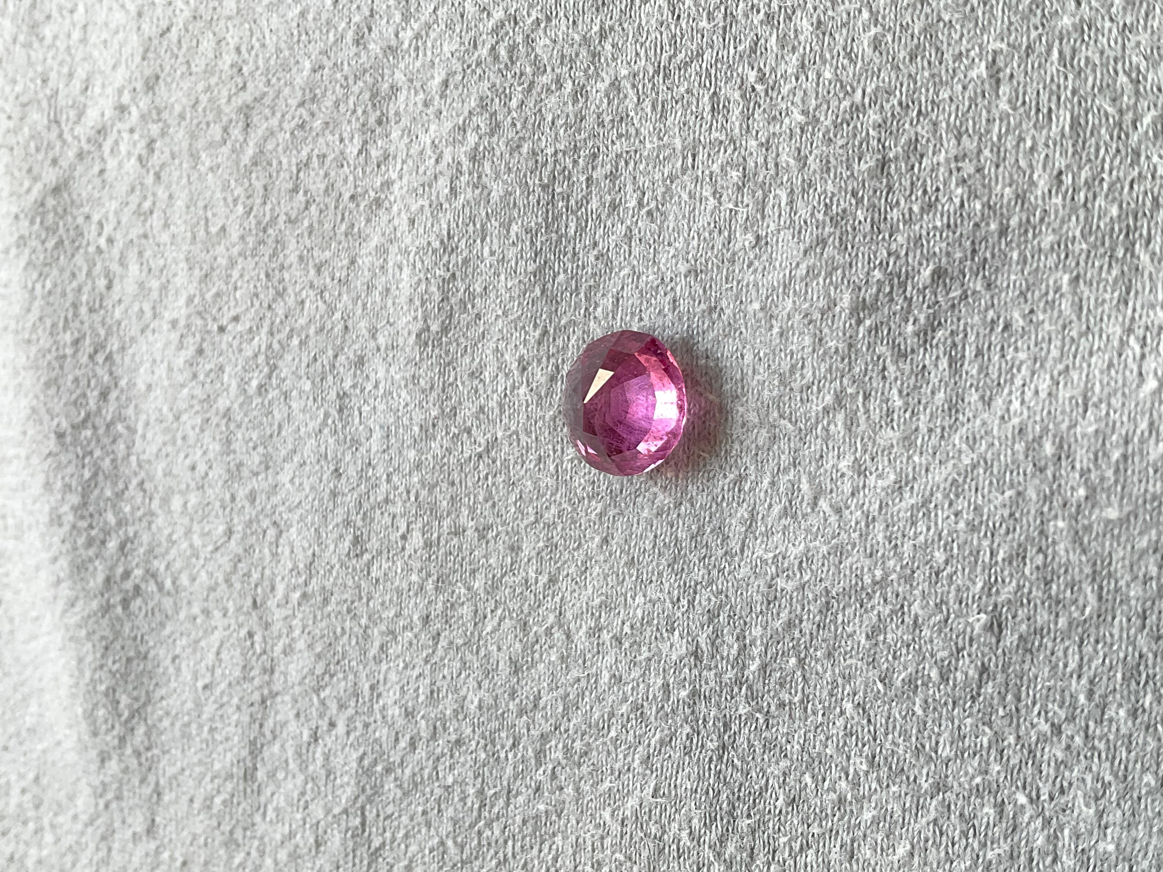 4.50 Carat Vietnam Spinel Round Cut Stone for Fine Jewellery Natural Gemstone For Sale 1