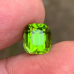 4.50 carati di peridoto naturale verde vivo tagliato a cuscino, gemma sfusa dal Pakistan