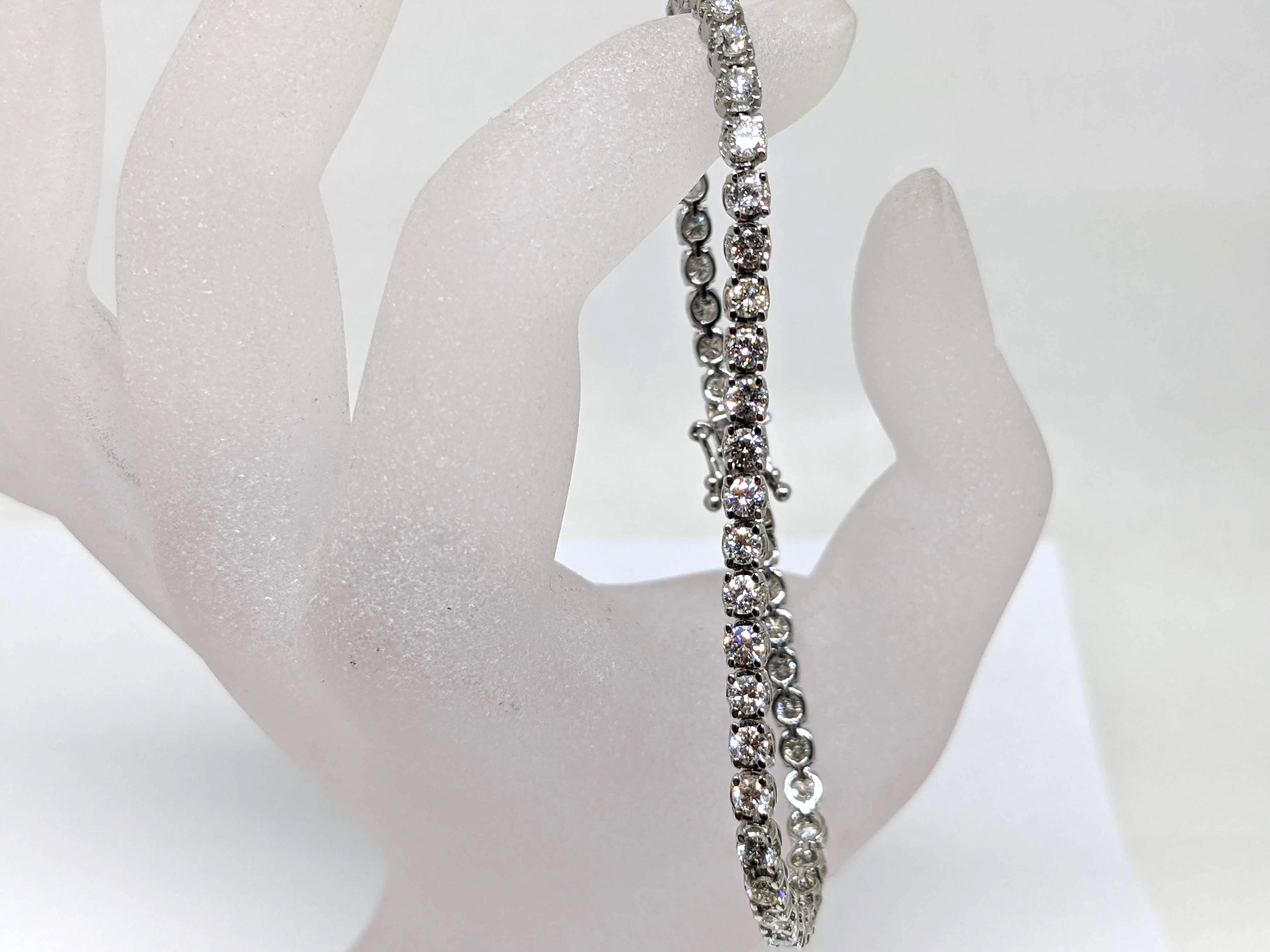 4.50 Carat White Gold Diamond Tennis Bracelet For Sale 4