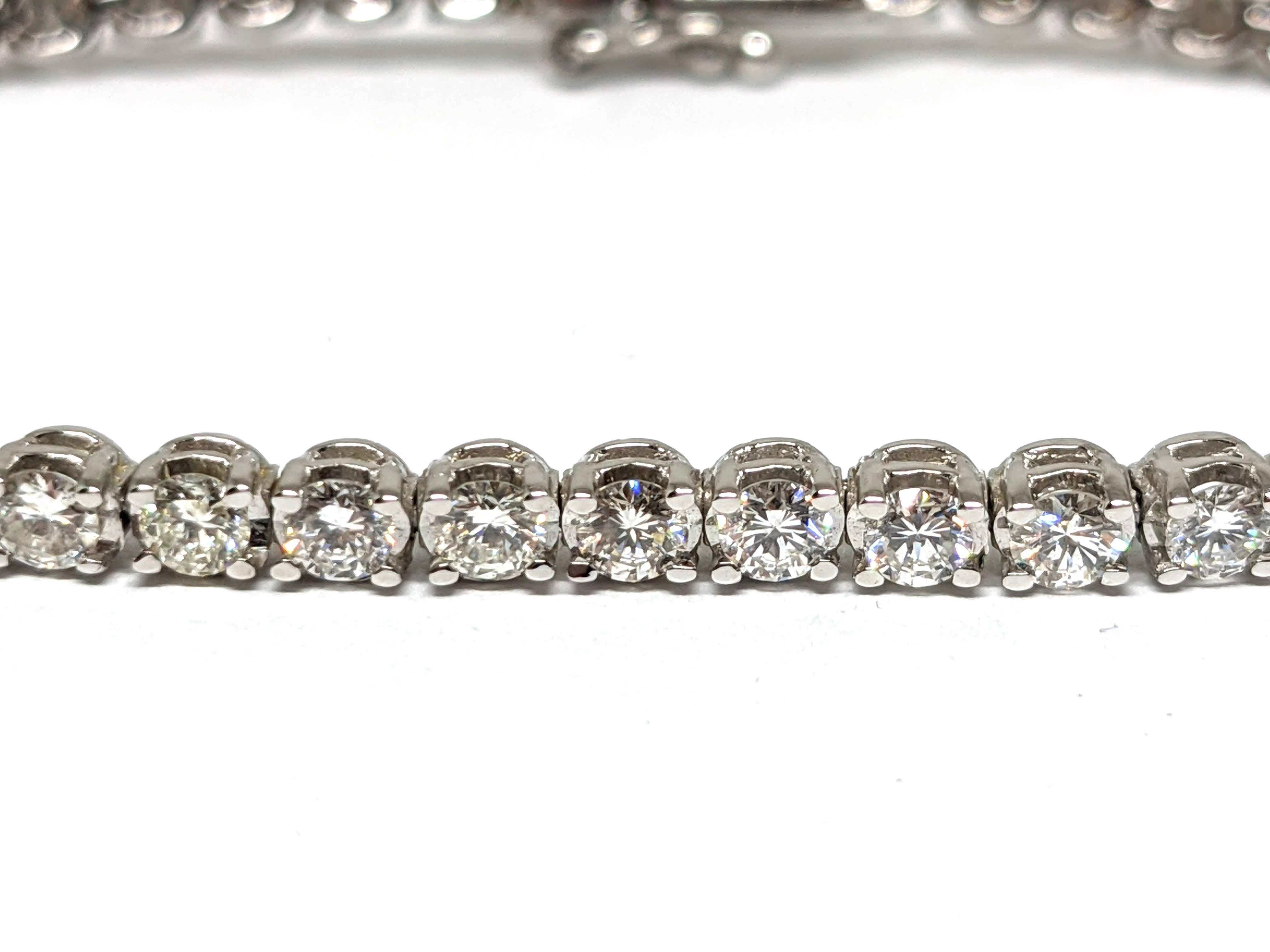 Contemporary 4.50 Carat White Gold Diamond Tennis Bracelet For Sale
