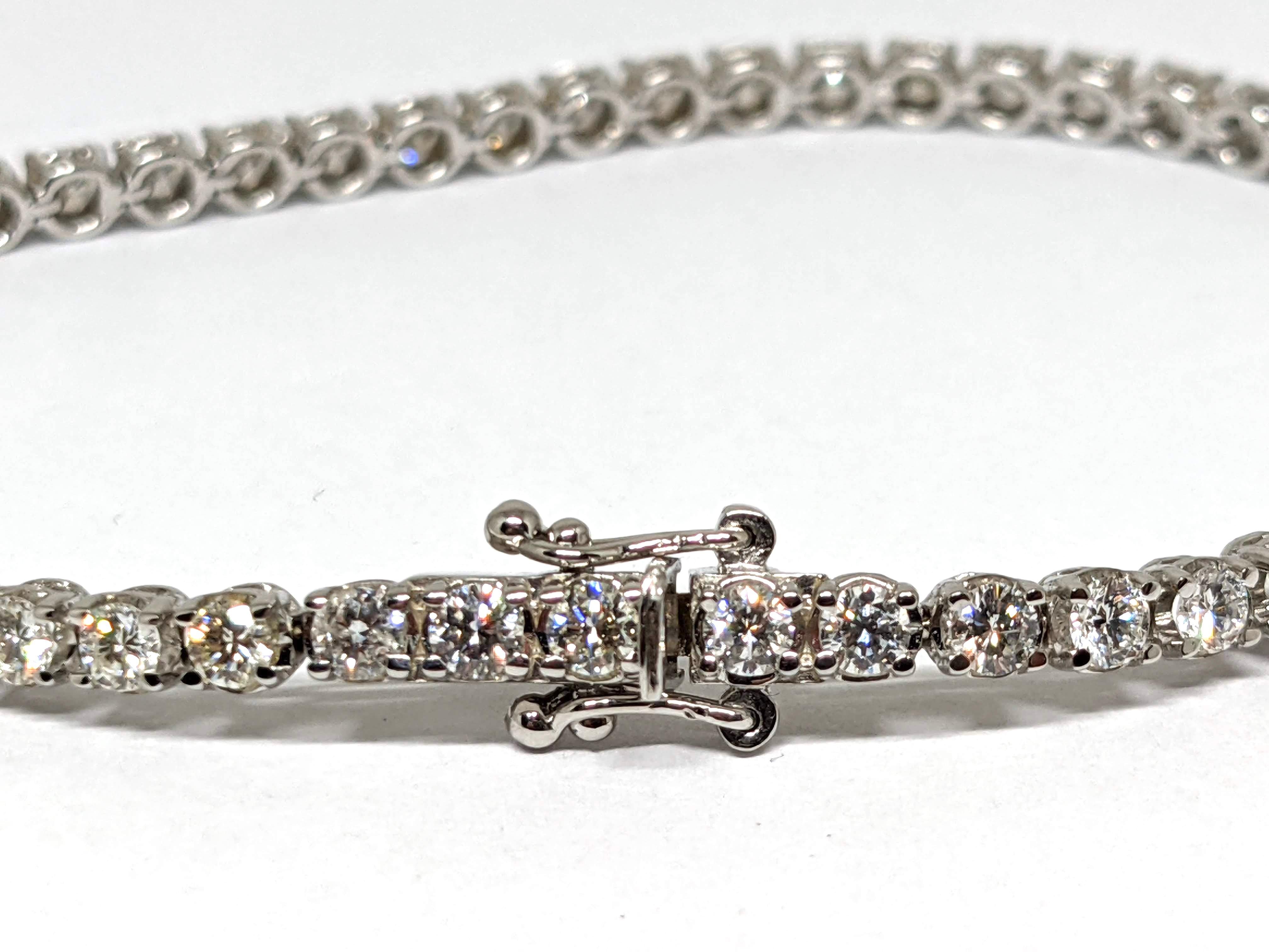 4.50 Carat White Gold Diamond Tennis Bracelet In New Condition For Sale In Antwerp, BE
