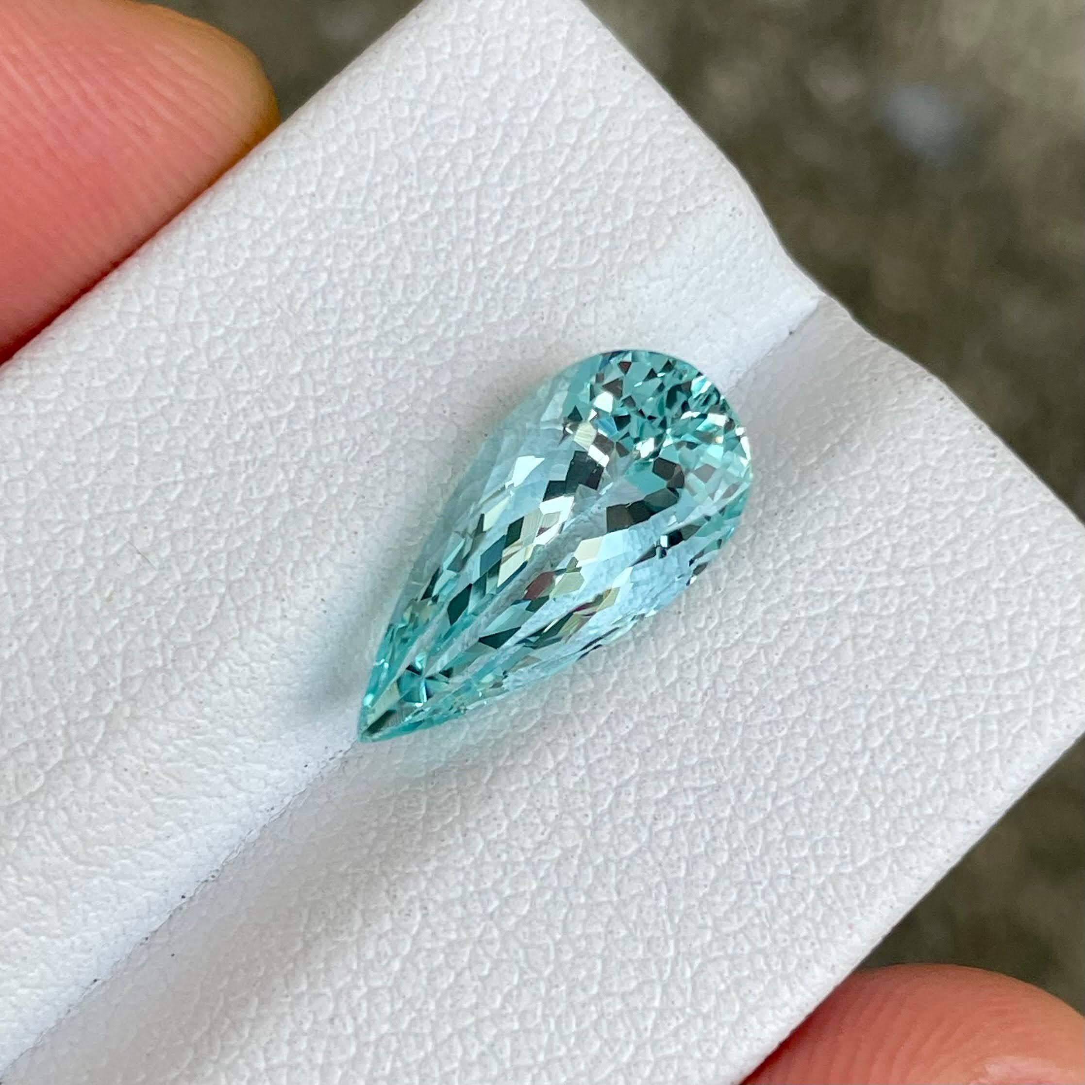 4.50 carats Blue Aquamarine Stone Pear Cut Natural African Gemstone In New Condition For Sale In Bangkok, TH
