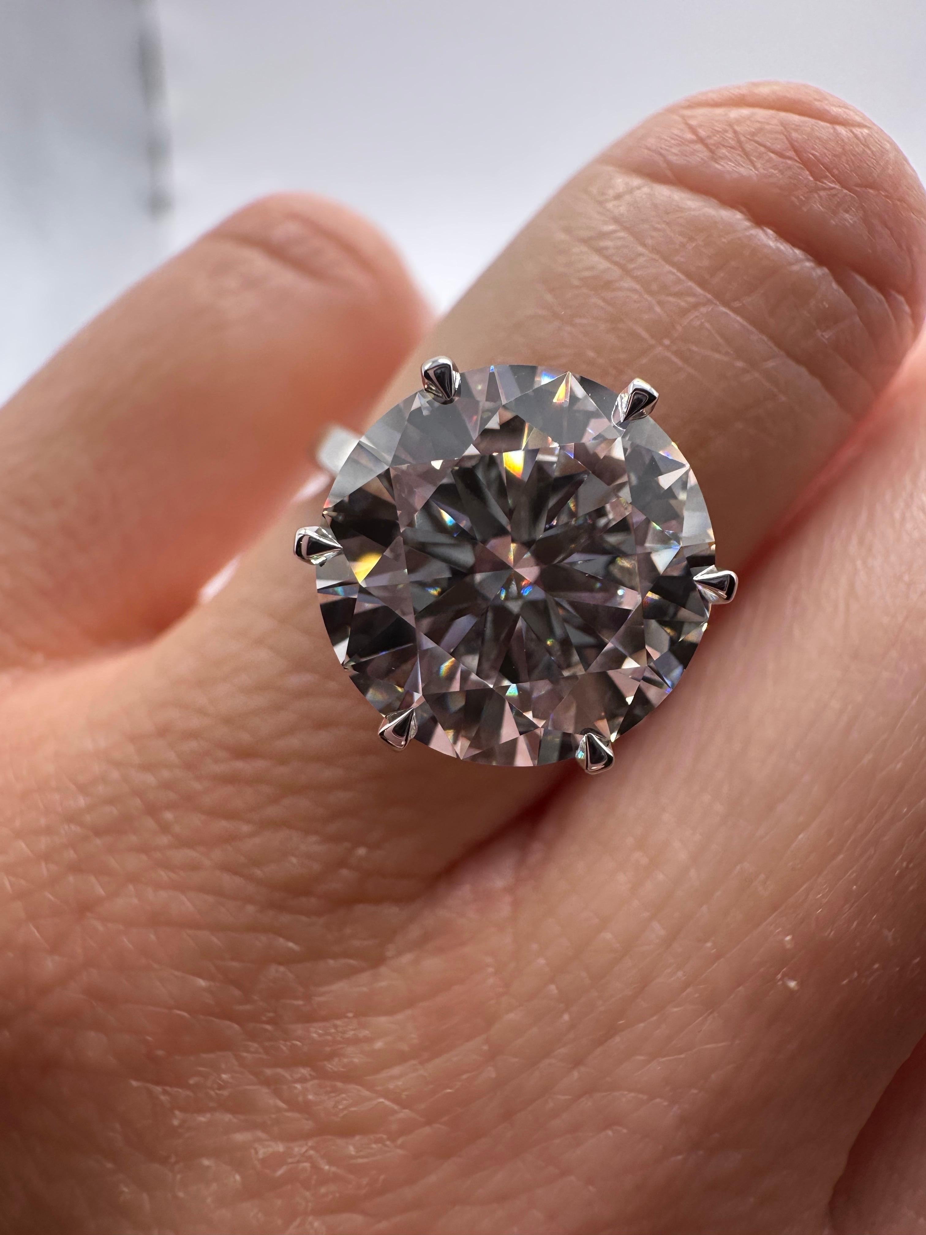 Luxurious engagement ring with 4.50 carats center GIA certified, VVS1 clarity and F color. Size 6.5 can be sized to any size. GIA certificate will be sent upon request please contact us.

**All items leave our premises with a certificate in buyers