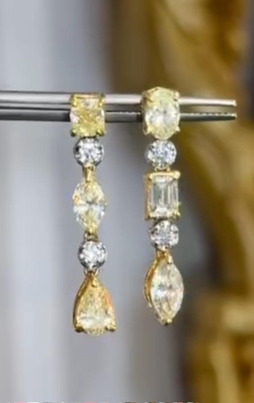 4.50 Carats Fancy Yellow & White Diamonds 18K Gold Earrings In New Condition For Sale In Massafra, IT