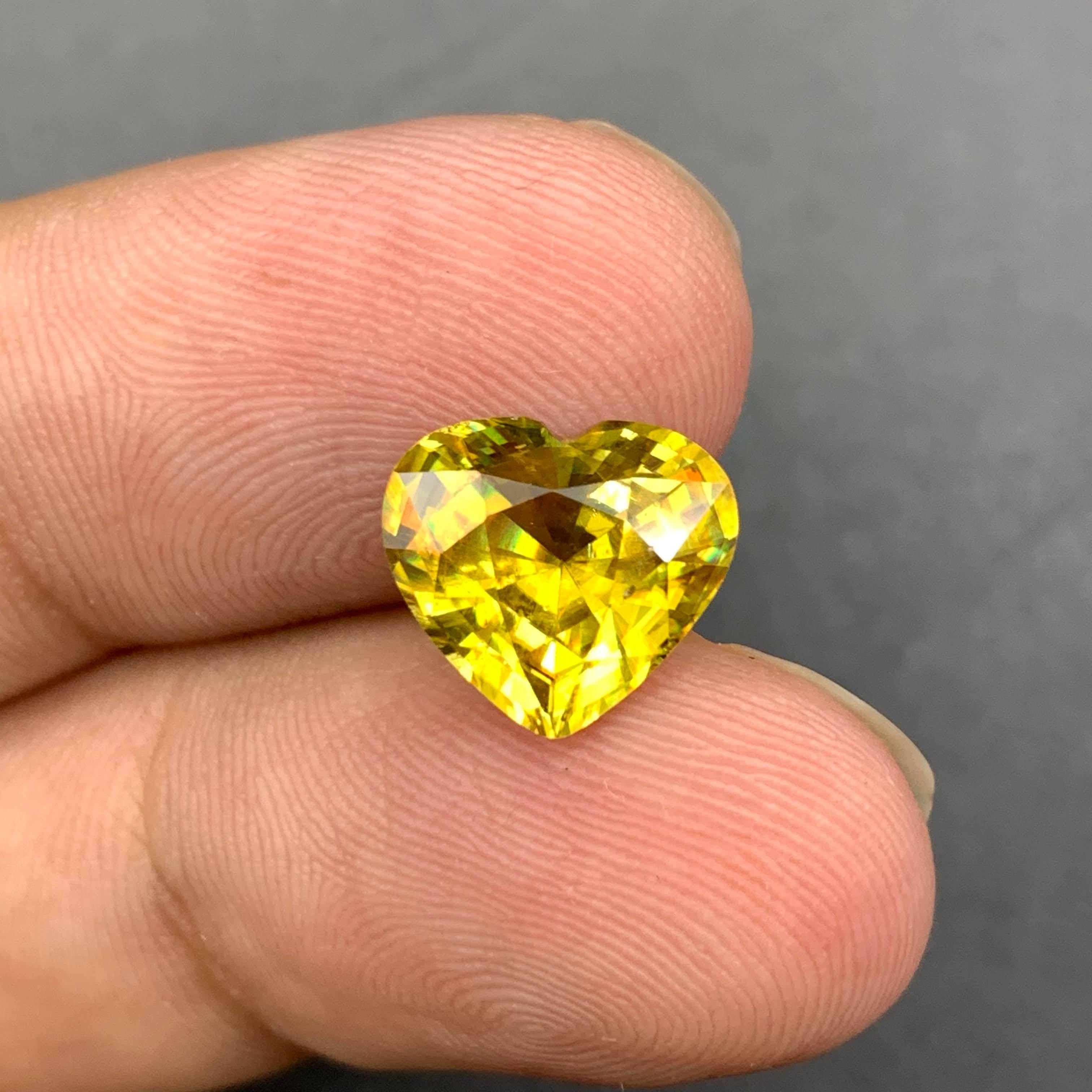 4,50 Karat Feine Qualität Lose Sphene Stein Herzform Madagaskar's Edelstein im Angebot 3