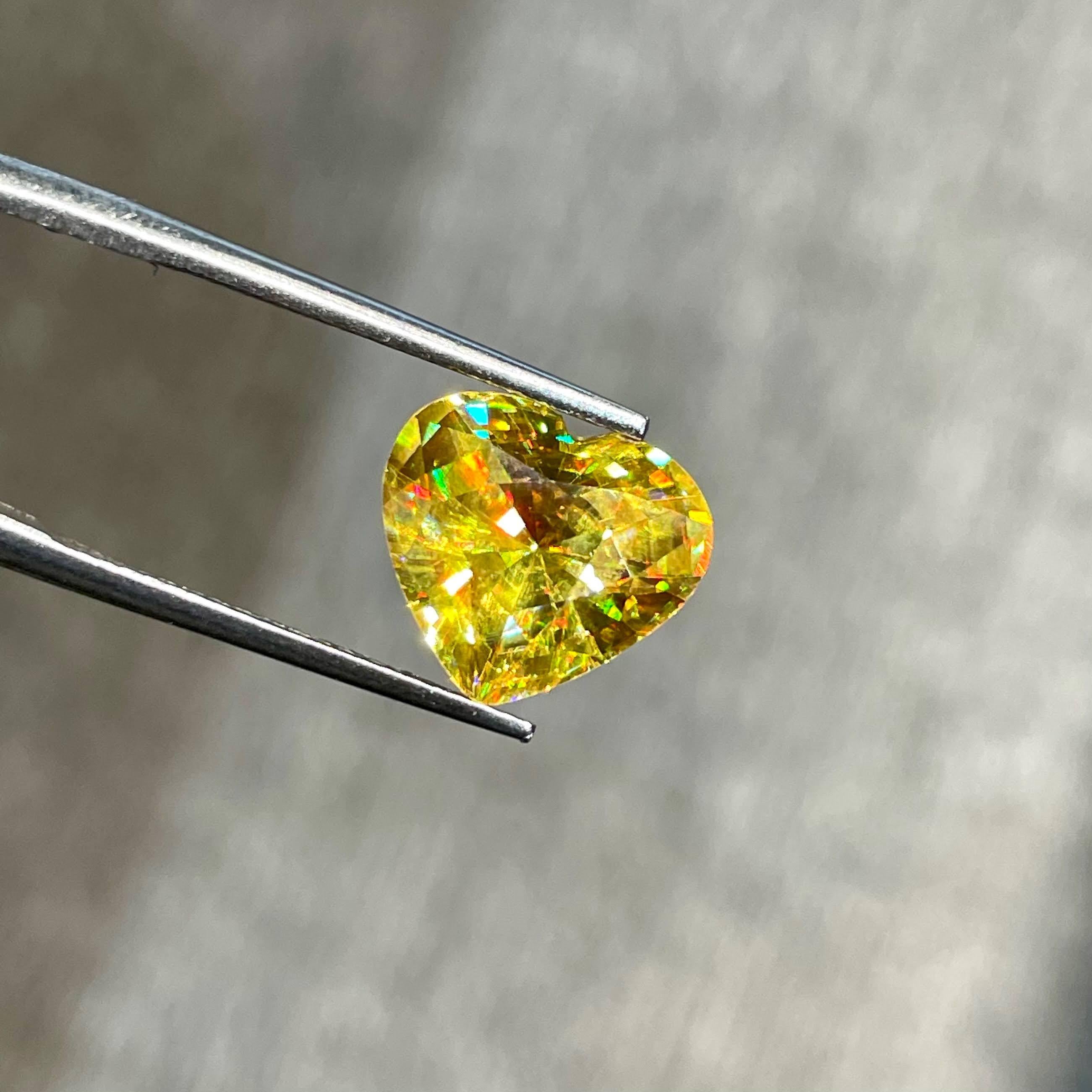Modern 4.50 carats Fine Quality Loose Sphene Stone Heart Shaped Madagascar's Gemstone For Sale