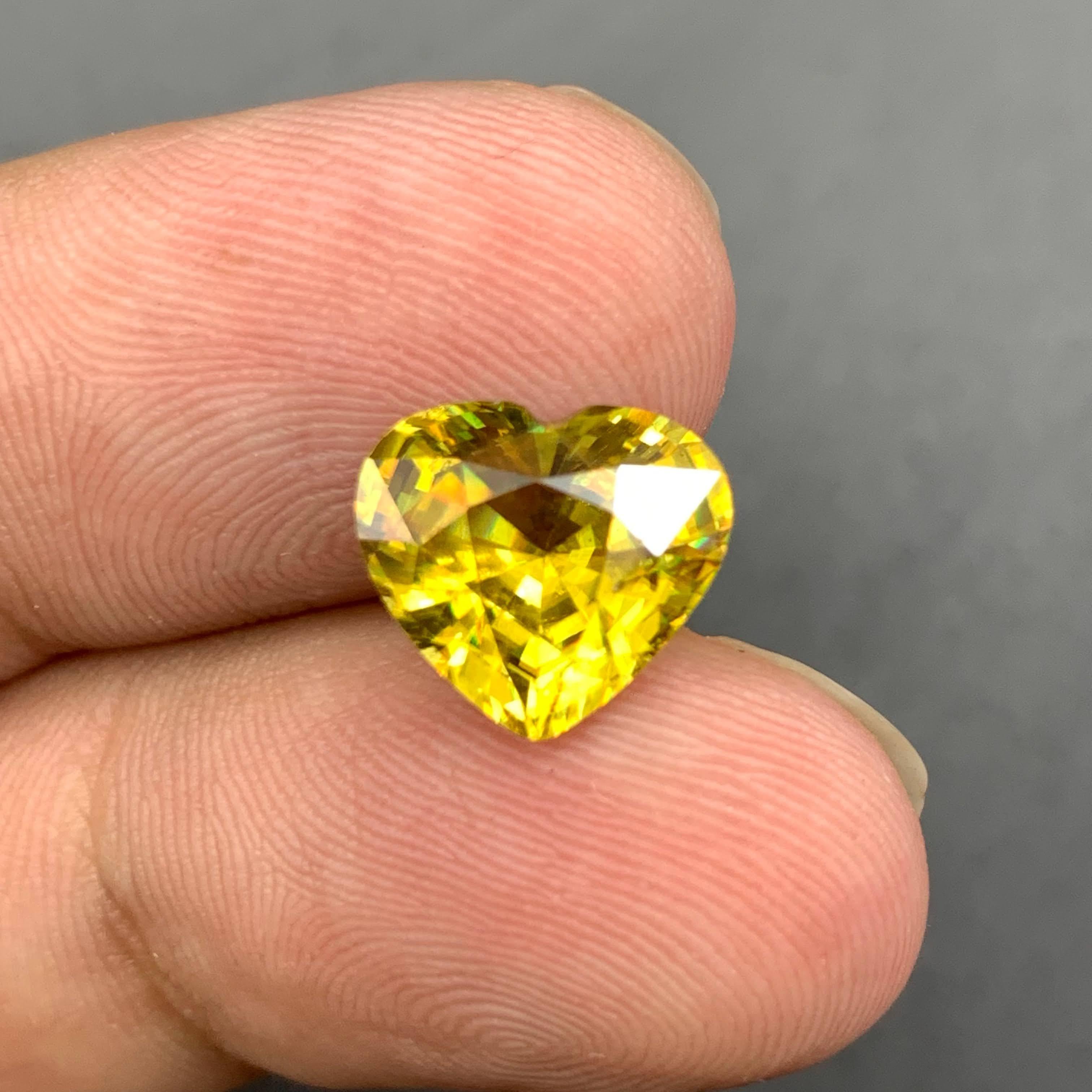 4,50 Karat Feine Qualität Lose Sphene Stein Herzform Madagaskar's Edelstein im Angebot 2