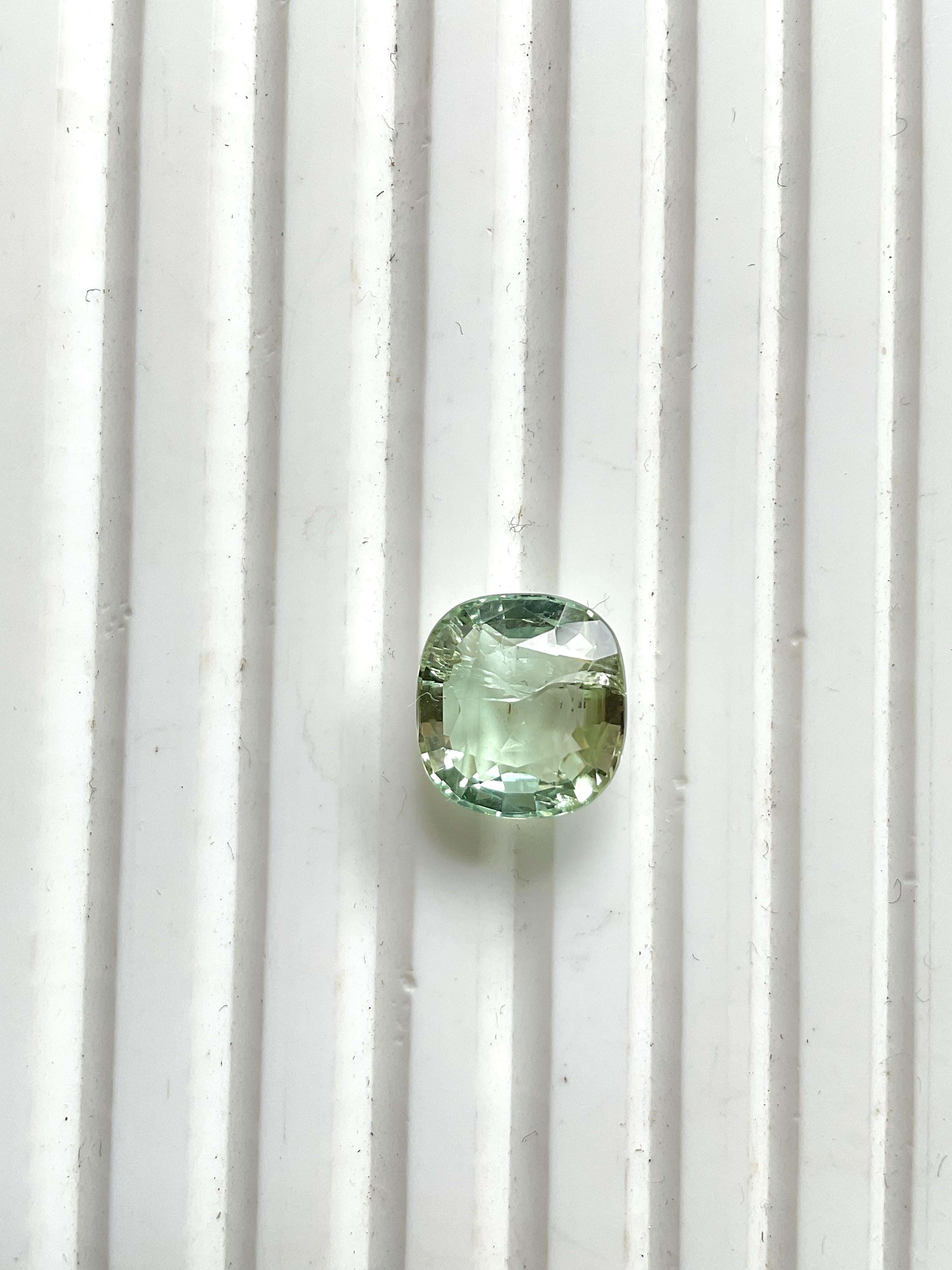 4.50 Carats Green Tourmaline Faceted Oval Cut stone Top Quality Natural Gemstone (Tourmaline verte taillée en ovale)

Pierre précieuse - Tourmaline
Poids - 4,50 carats
Forme - Ovale
Taille -  10x5.5 MM
Pièces - 1