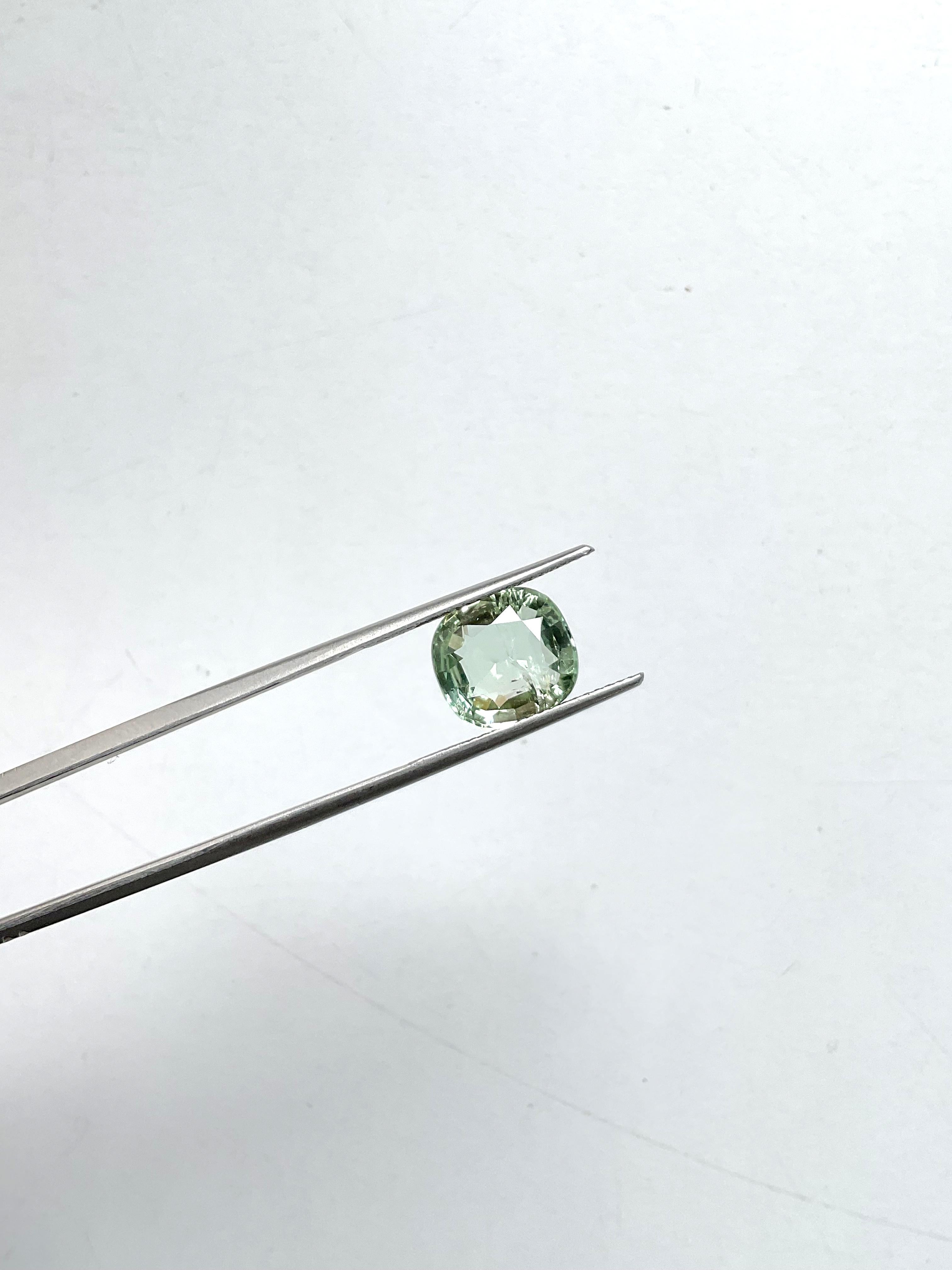 4.50 Carats Green Tourmaline Faceted Oval Cut stone Top Quality Natural Gemstone (Tourmaline verte taillée en ovale) en vente 2
