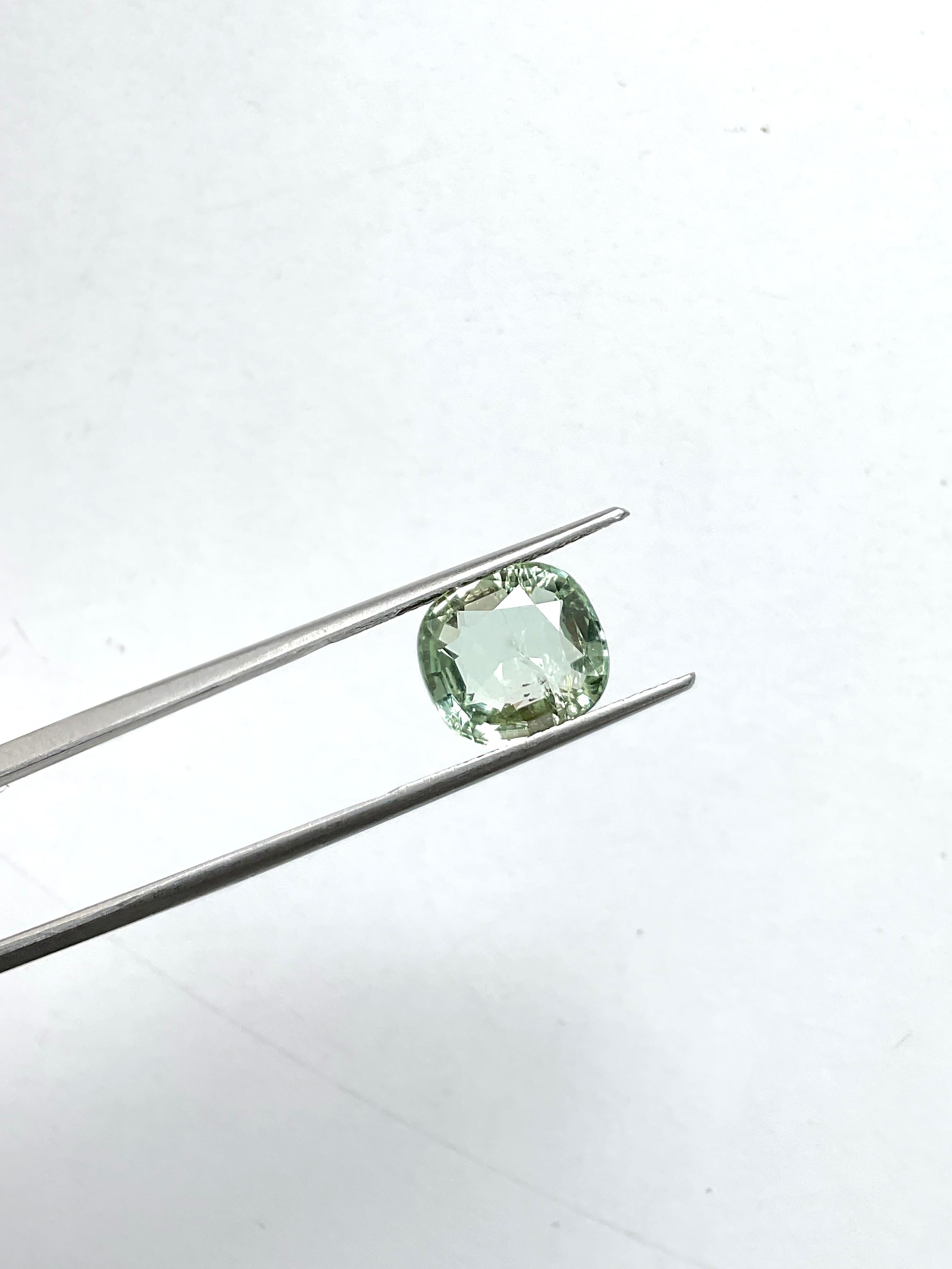 4.50 Carats Green Tourmaline Faceted Oval Cut stone Top Quality Natural Gemstone (Tourmaline verte taillée en ovale) en vente 3