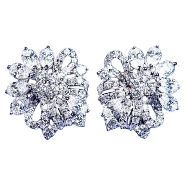 Boucles d'oreilles en or 18 carats de 4,50 carats de diamants de forme mixte
