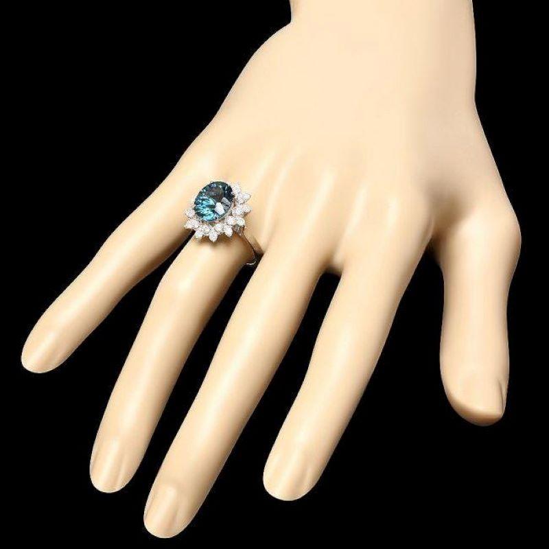 4.50 Carats Natural Blue Topaz and Diamond 14K Solid White Gold Ring In New Condition For Sale In Los Angeles, CA