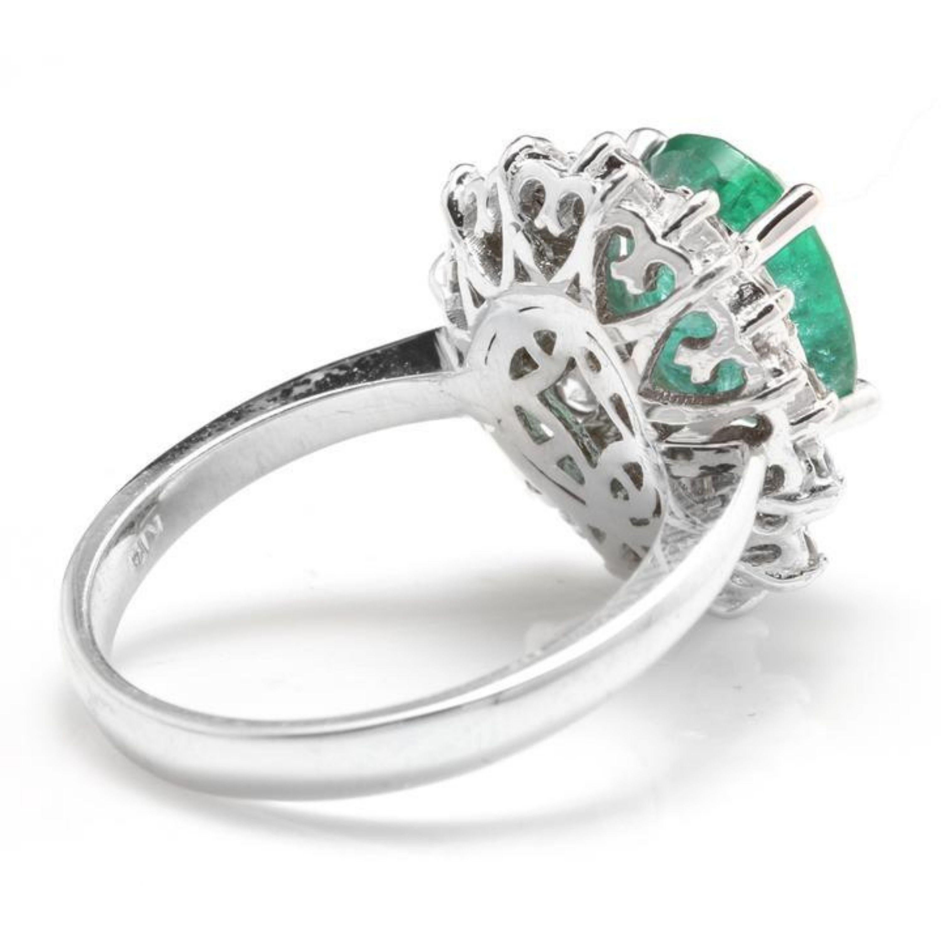 4.50 Carat Natural Emerald and Diamond 14 Karat Solid White Gold Ring In New Condition For Sale In Los Angeles, CA