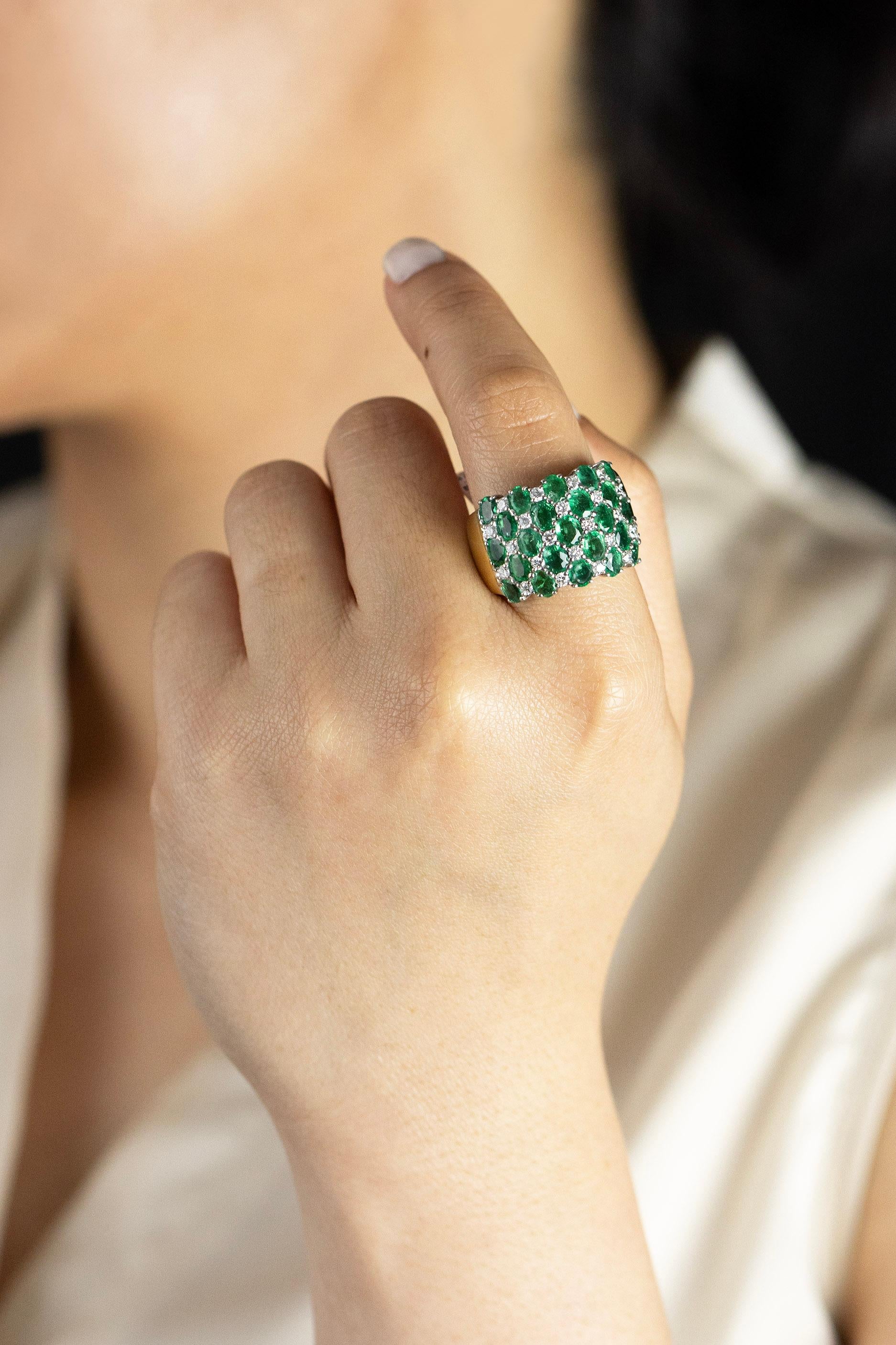 Contemporary 4.50 Carats Oval Cut Green Emerald with Round Diamond Fashion Ring For Sale