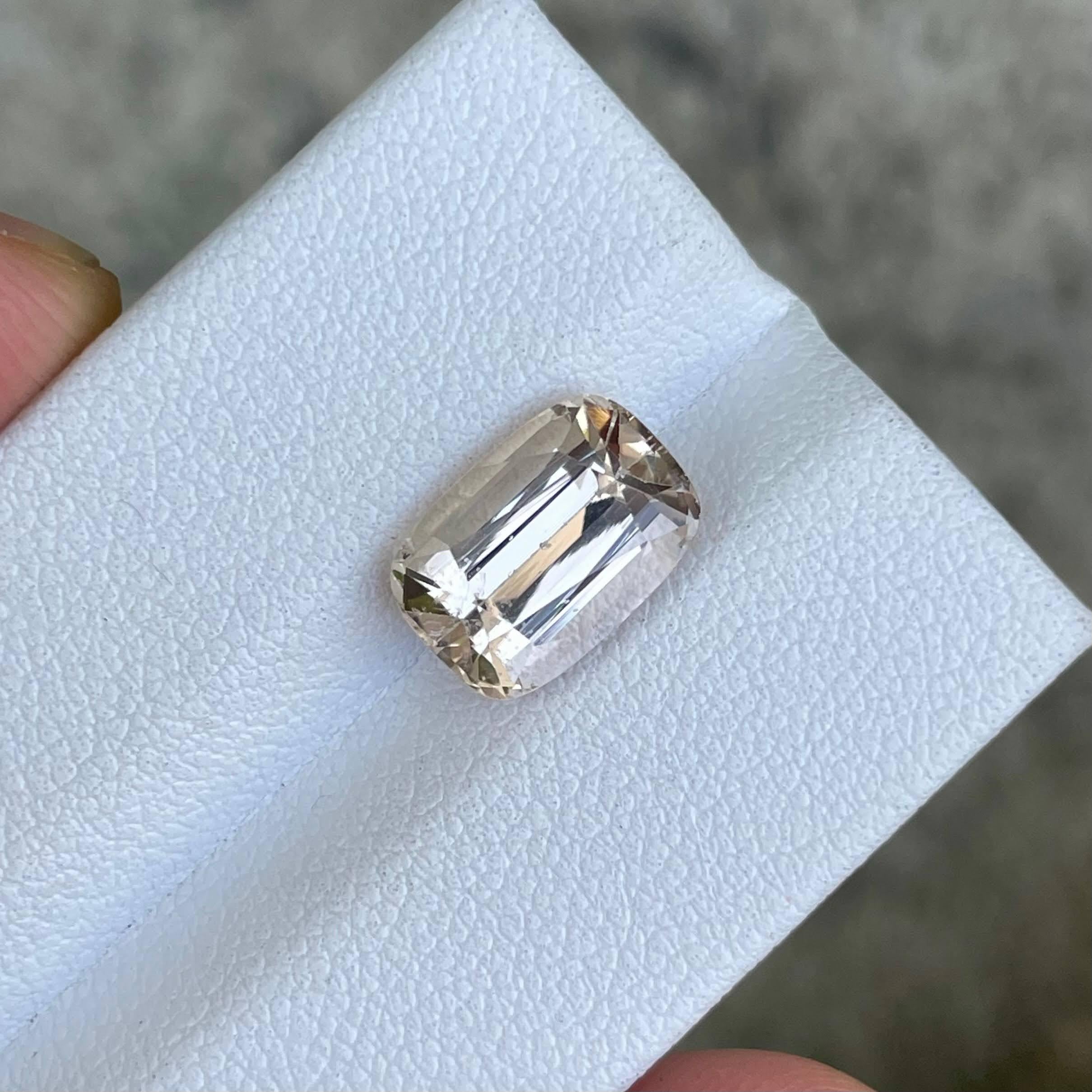 Peso 4,50 carati 
Dimensioni 11.1x7.7x6.0 mm 
Trattamento nessuno 
Origine Pakistan 
Chiarezza SI
Forma del cuscino 
Taglio cuscino fantasia 


Questa squisita gemma di Topazio del Pakistan da 4,50 carati presenta uno splendido taglio a cuscino, che