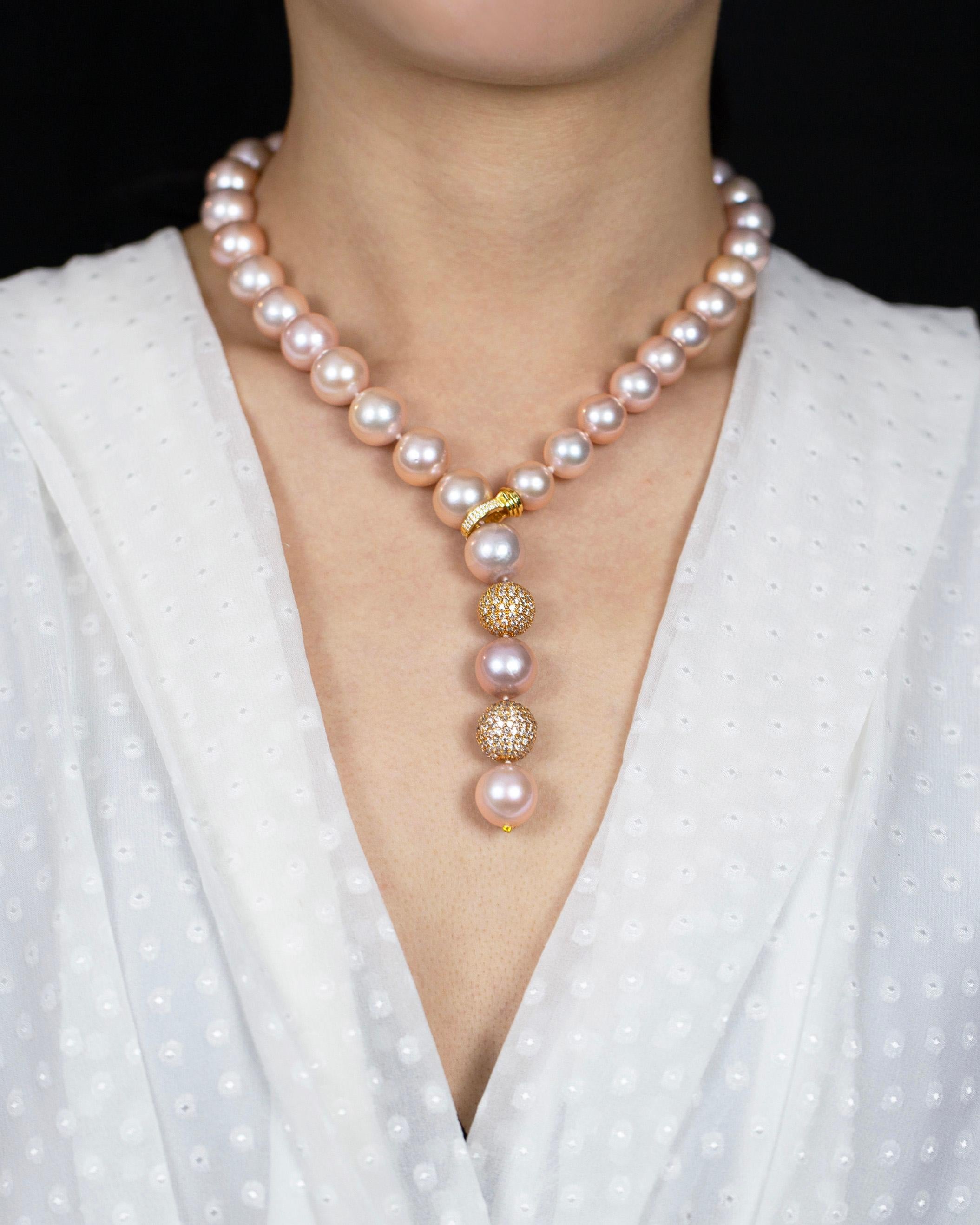 Round Cut 4.50 Carats Total Diamond Lariet and South Sea Pink Pearl Necklace For Sale