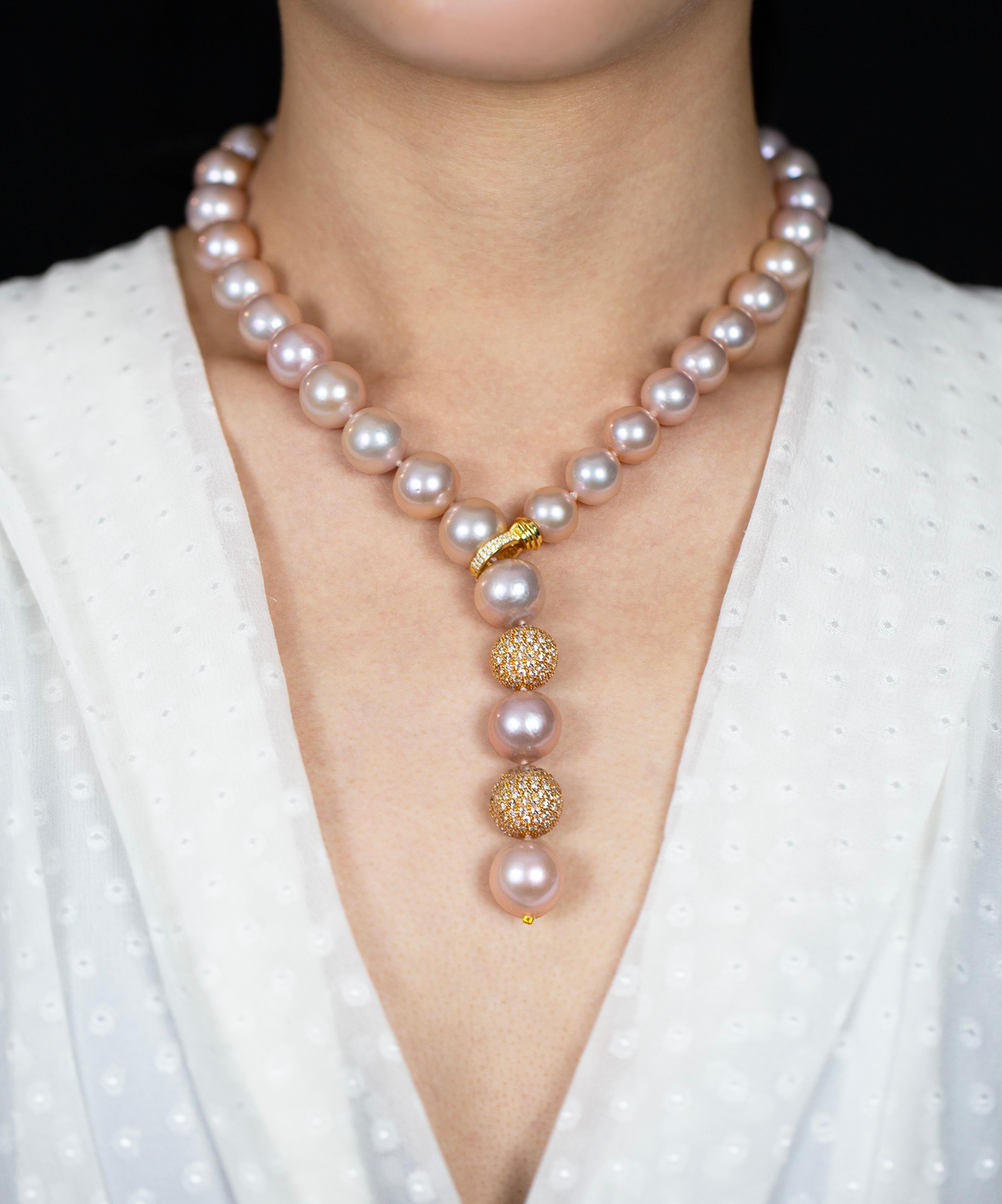 4.50 Carats Total Diamond Lariet and South Sea Pink Pearl Necklace In New Condition For Sale In New York, NY