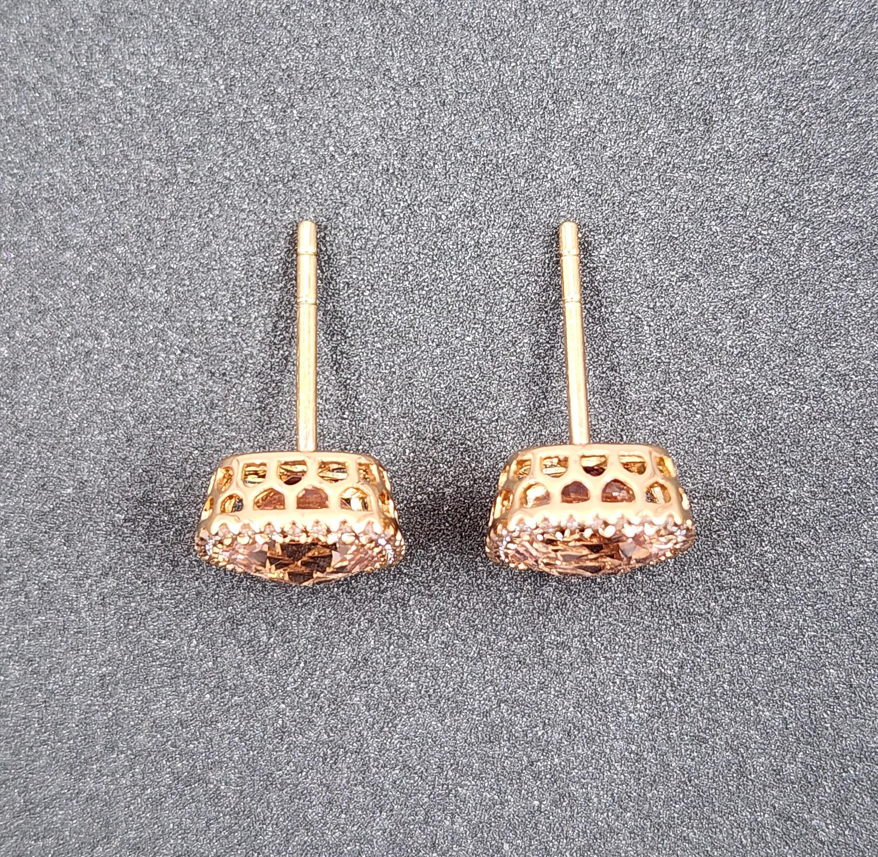 Pendientes de oro amarillo de 18 quilates con diamantes y Morganita rosa talla cojín de 4,50 quilates en venta 1