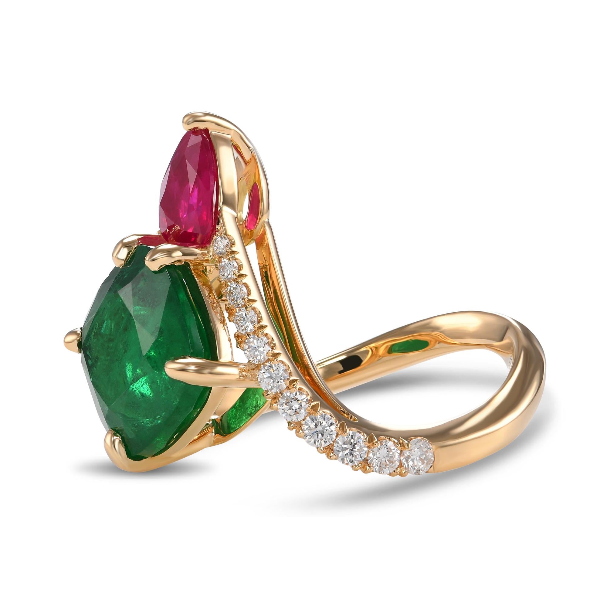 Taille coussin Bague à deux pierres en émeraude coussin de 4,50 cts et rubis en vente