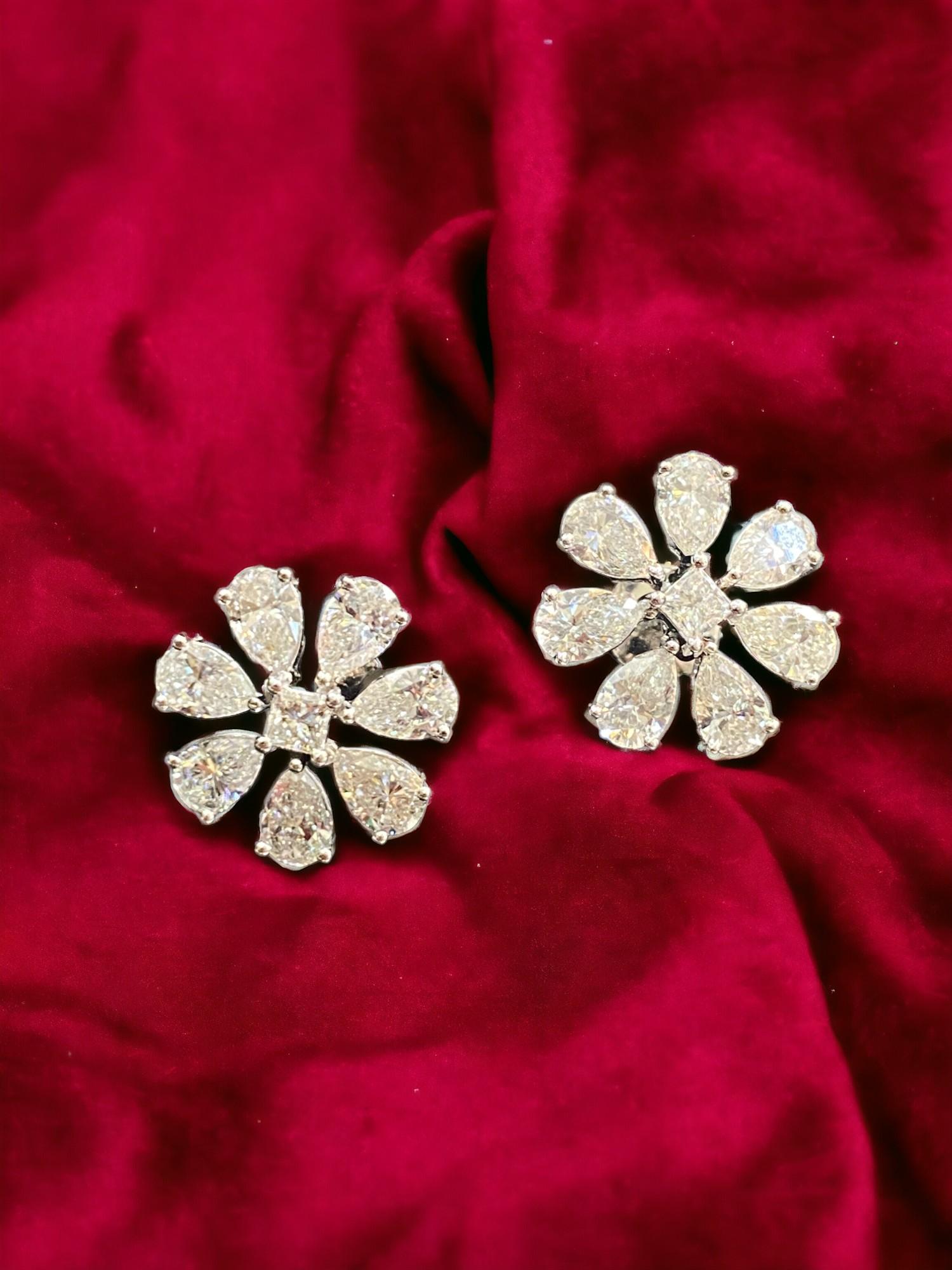 Contemporary 4.50 Cts F/VS1 Pear Princess Natural Diamonds Big Flower Stud Earrings 14K Gold For Sale