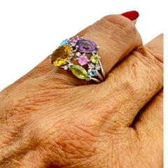 Anillo confeti de piedras preciosas de color de 4,50 ct y oro blanco de 14 quilates