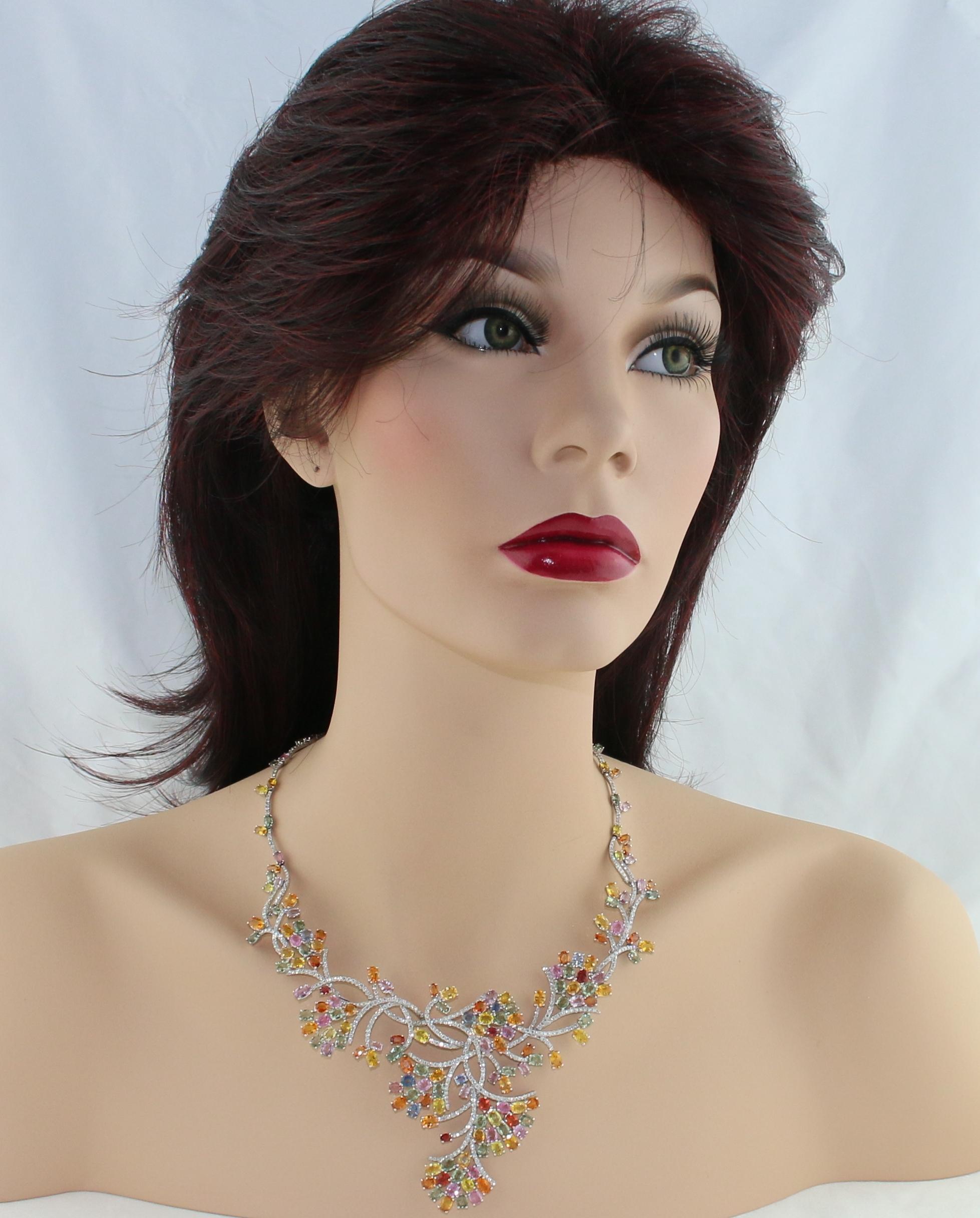 45,00 Quilates Collar de Oro con Zafiro Multicolor y Diamantes Contemporáneo en venta