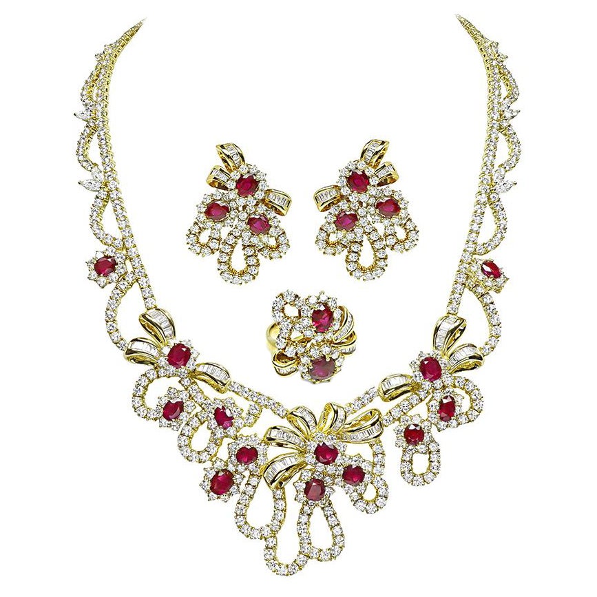 45.00ct Diamond 31.00ct AGL Burma Ruby Gold Necklace Earrings and Ring Set en vente
