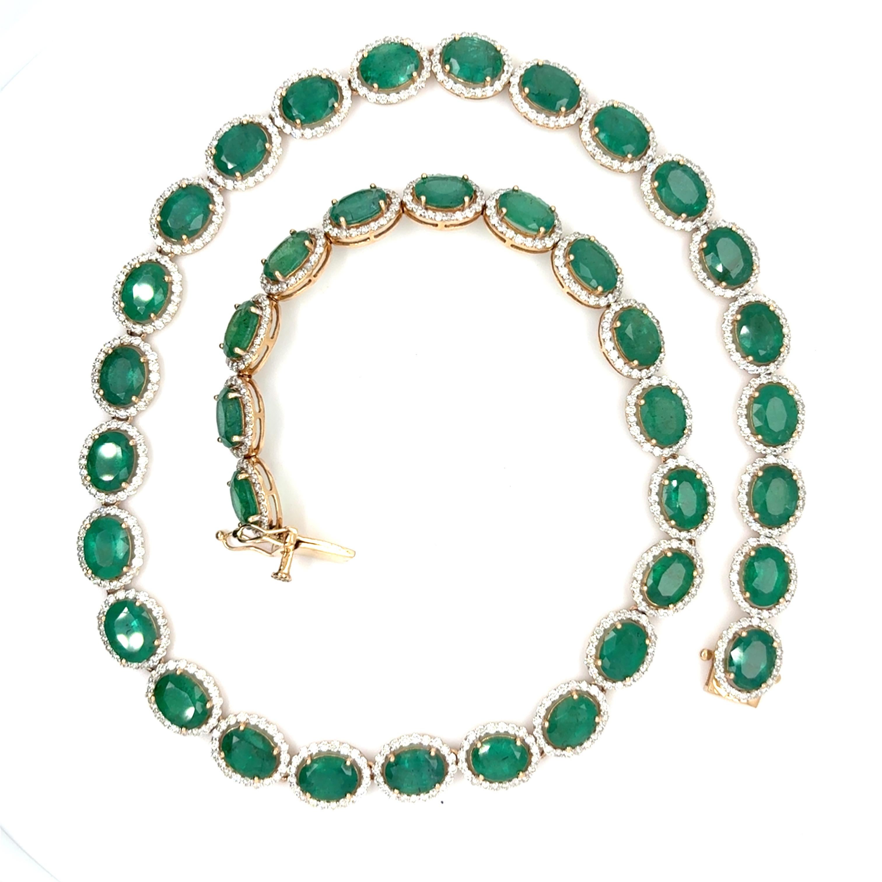 Artisan Collier de 45,04 carats de diamants émeraudes de taille ovale en vente