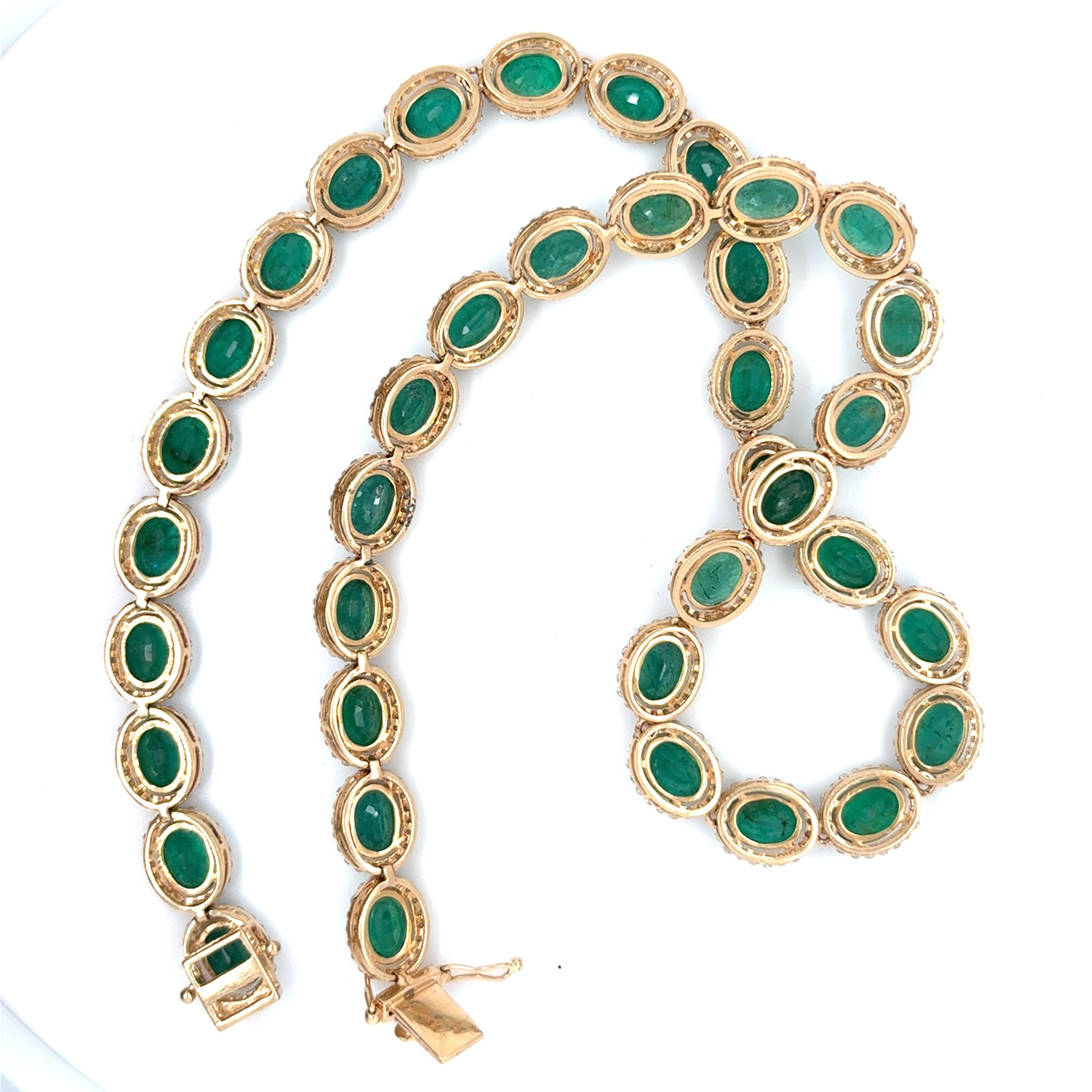 Taille ovale Collier de 45,04 carats de diamants émeraudes de taille ovale en vente