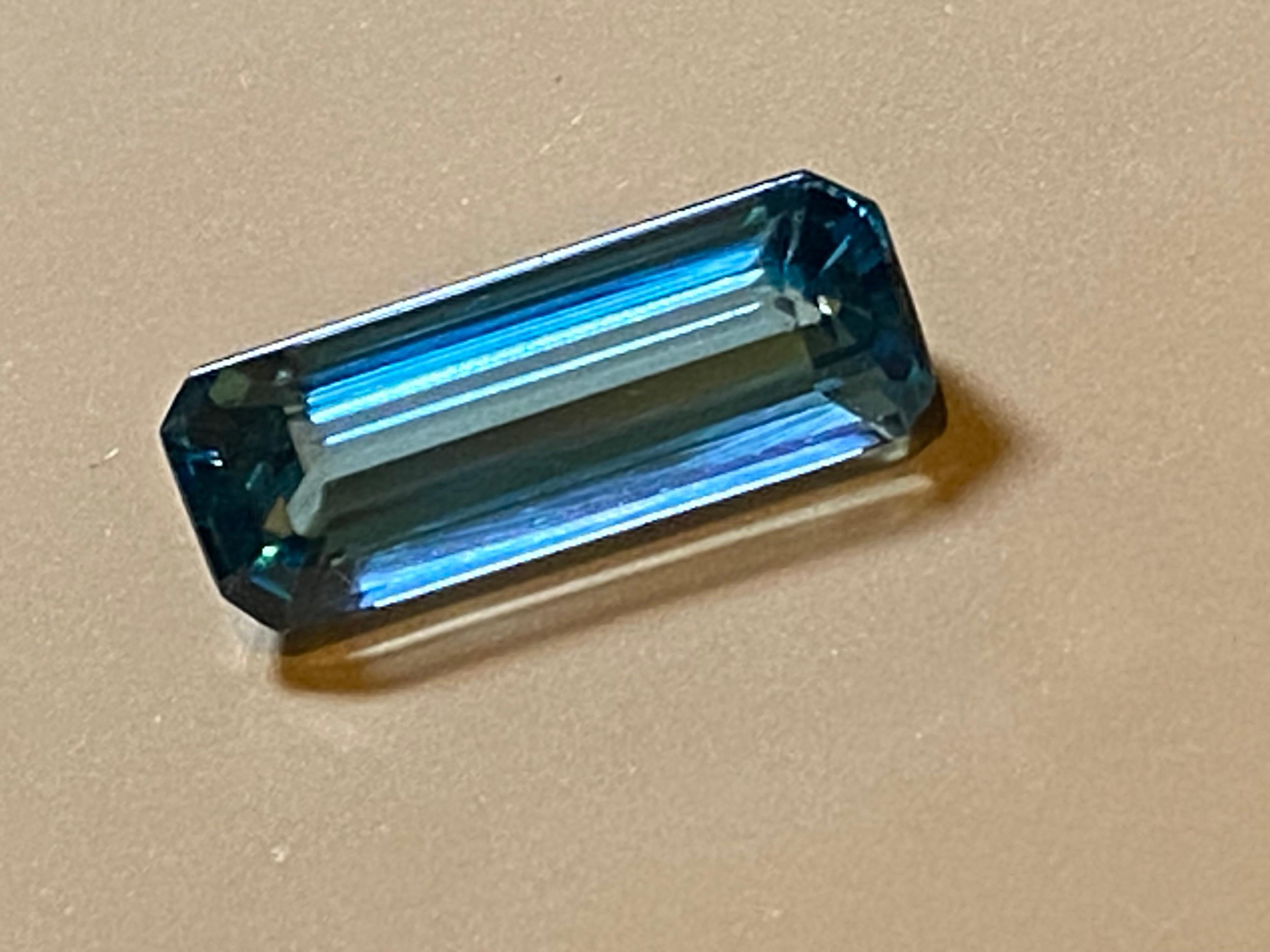 Baguette Cut Loose Natural Indicolite Tourmaline 
de couleur bleu vif intense & 
Excellente clarté 

Dimensions : 15mm x 6mm
Poids en carats : 4,50ct.