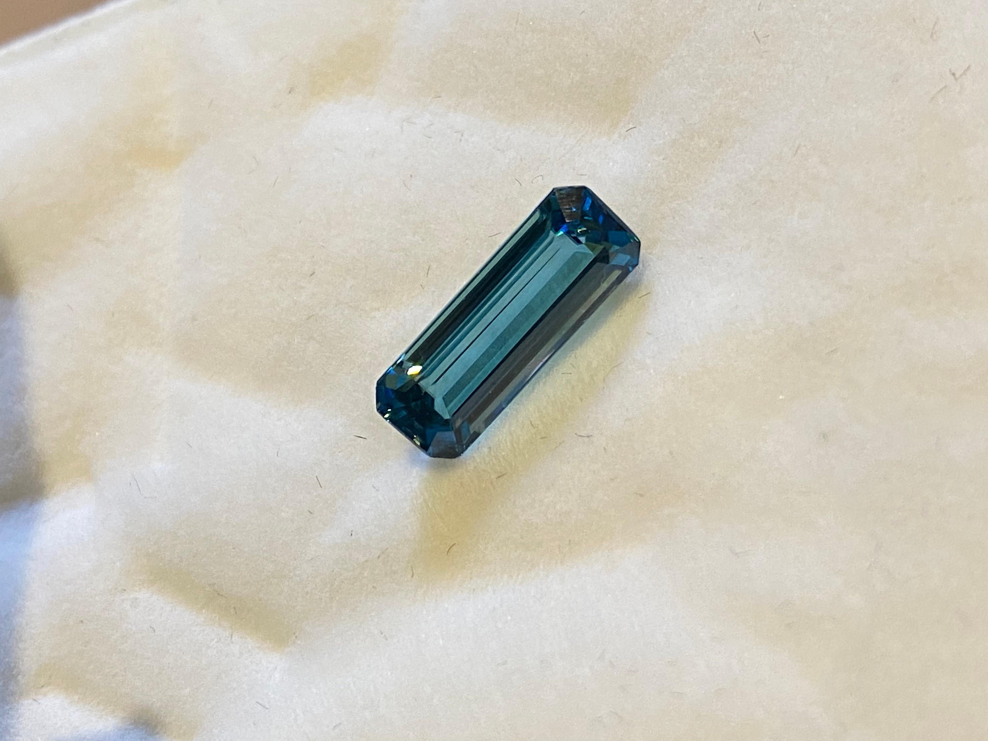 Taille baguette Tourmaline naturelle bleu intense non sertie de 4,50 carats, indicolite, taille baguette en vente