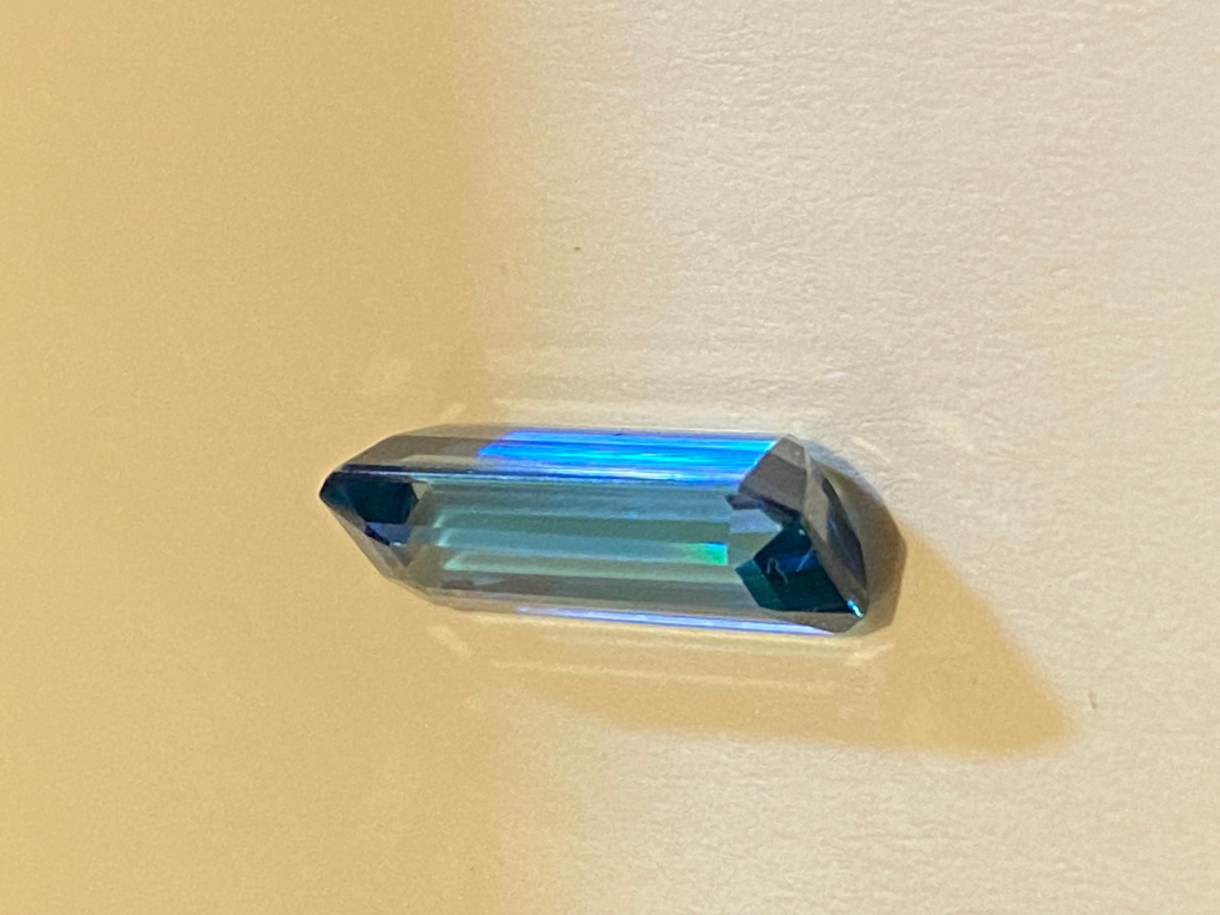 Tourmaline naturelle bleu intense non sertie de 4,50 carats, indicolite, taille baguette Unisexe en vente
